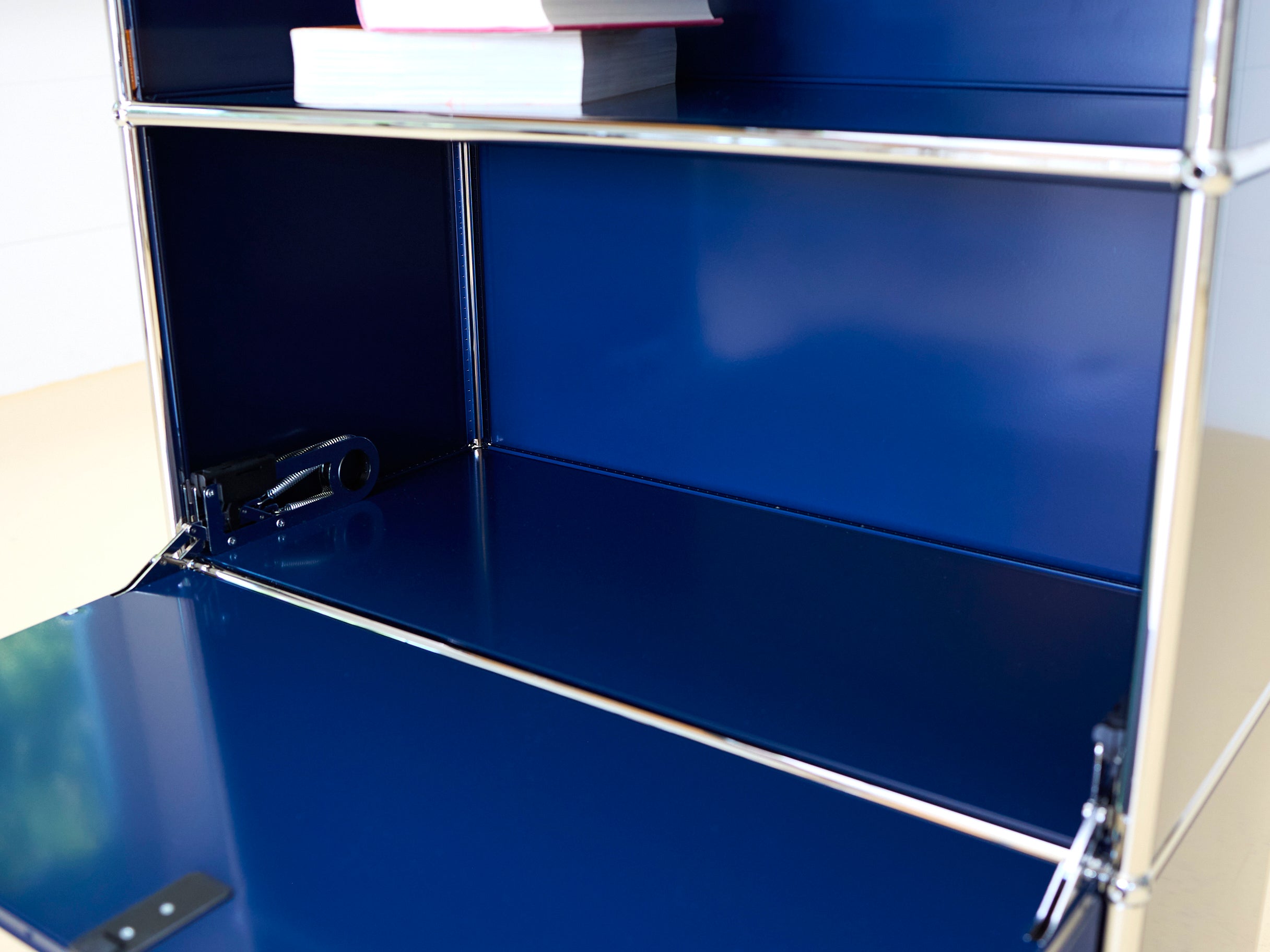 USM Haller Highboard in Stahlblau