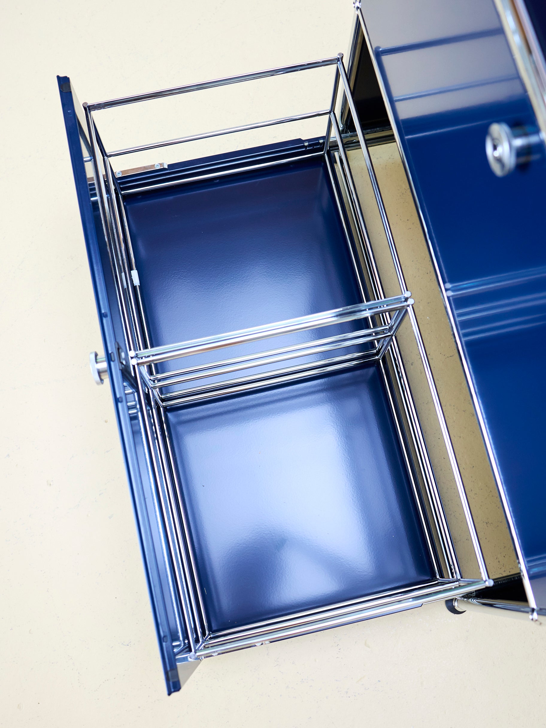 USM Haller Highboard in Stahlblau