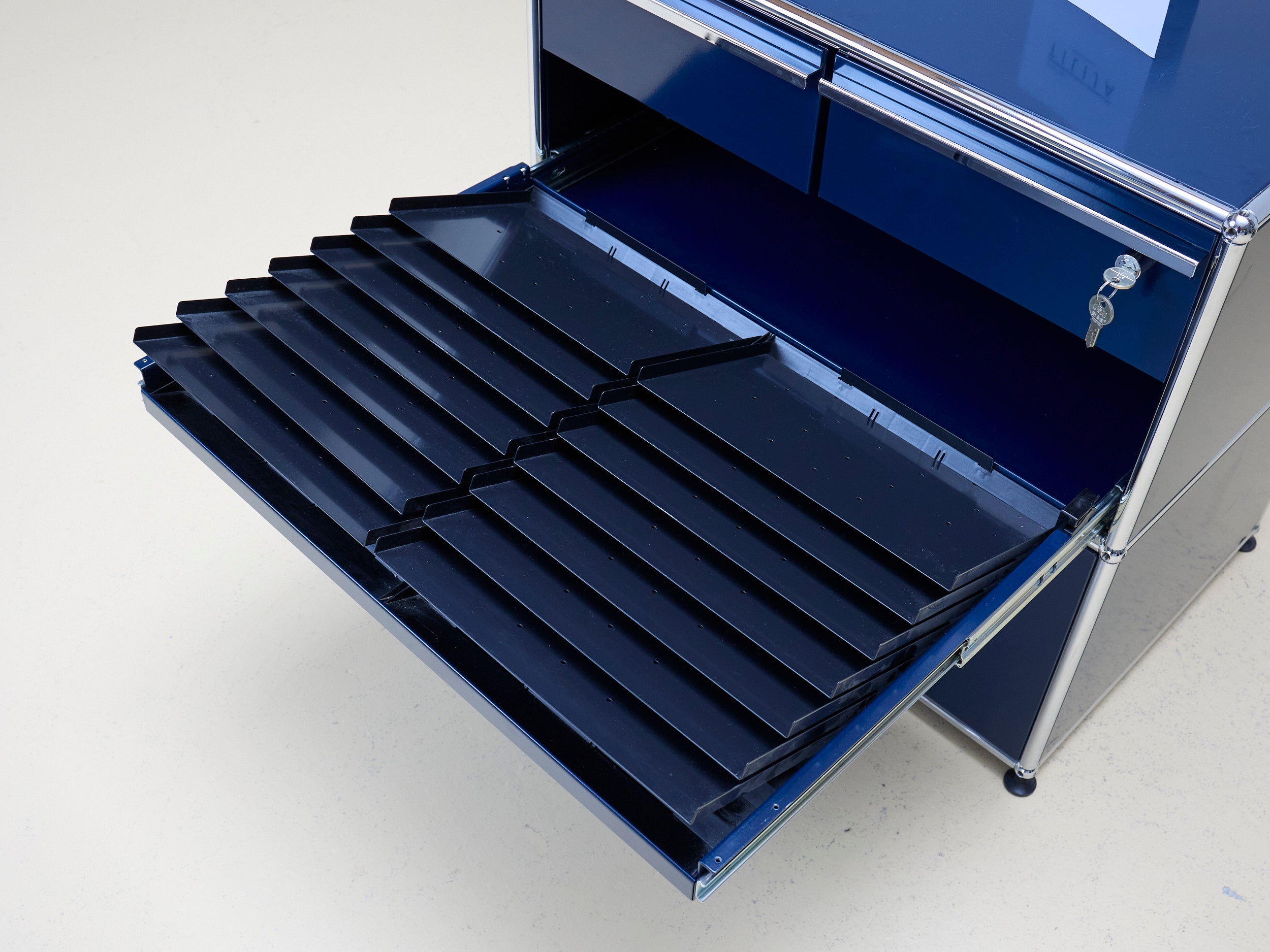 USM Sideboard in Stahlblau, Druckermöbel