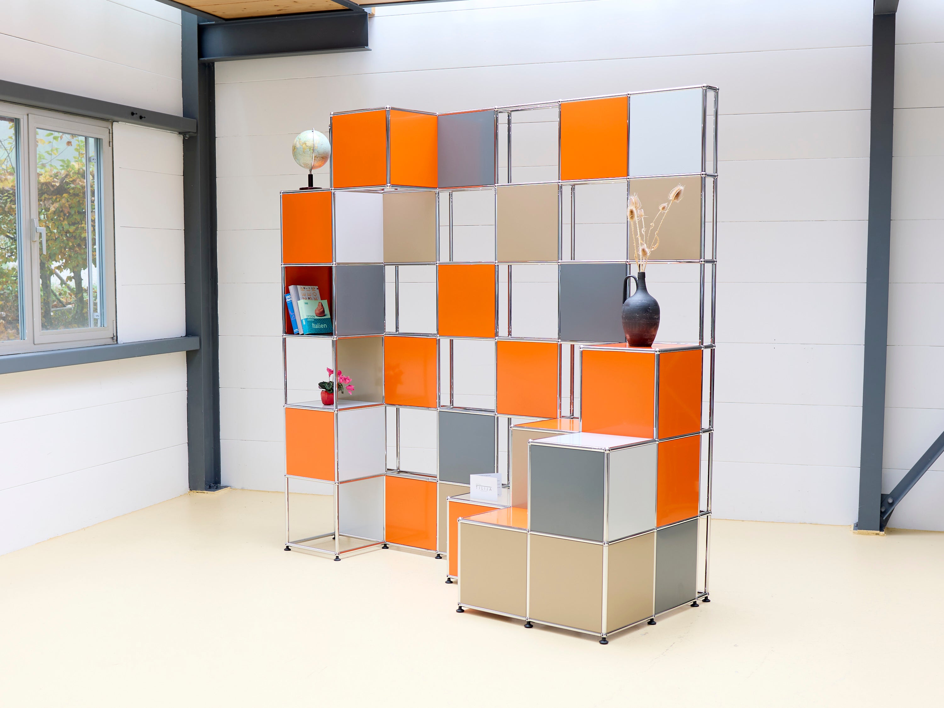 USM Haller Trennwand, Regal, Sitzbank