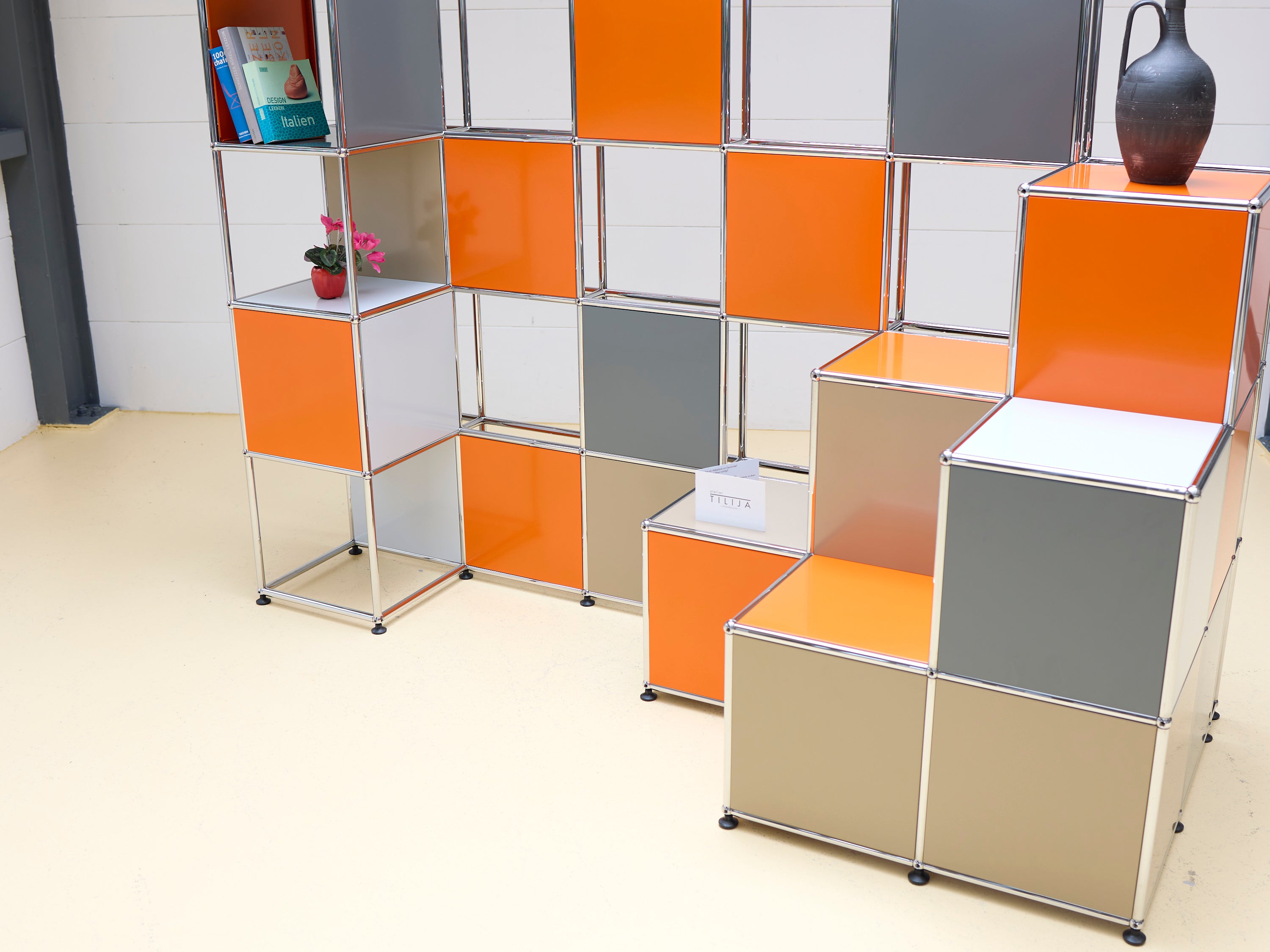 USM Haller Trennwand, Regal, Sitzbank