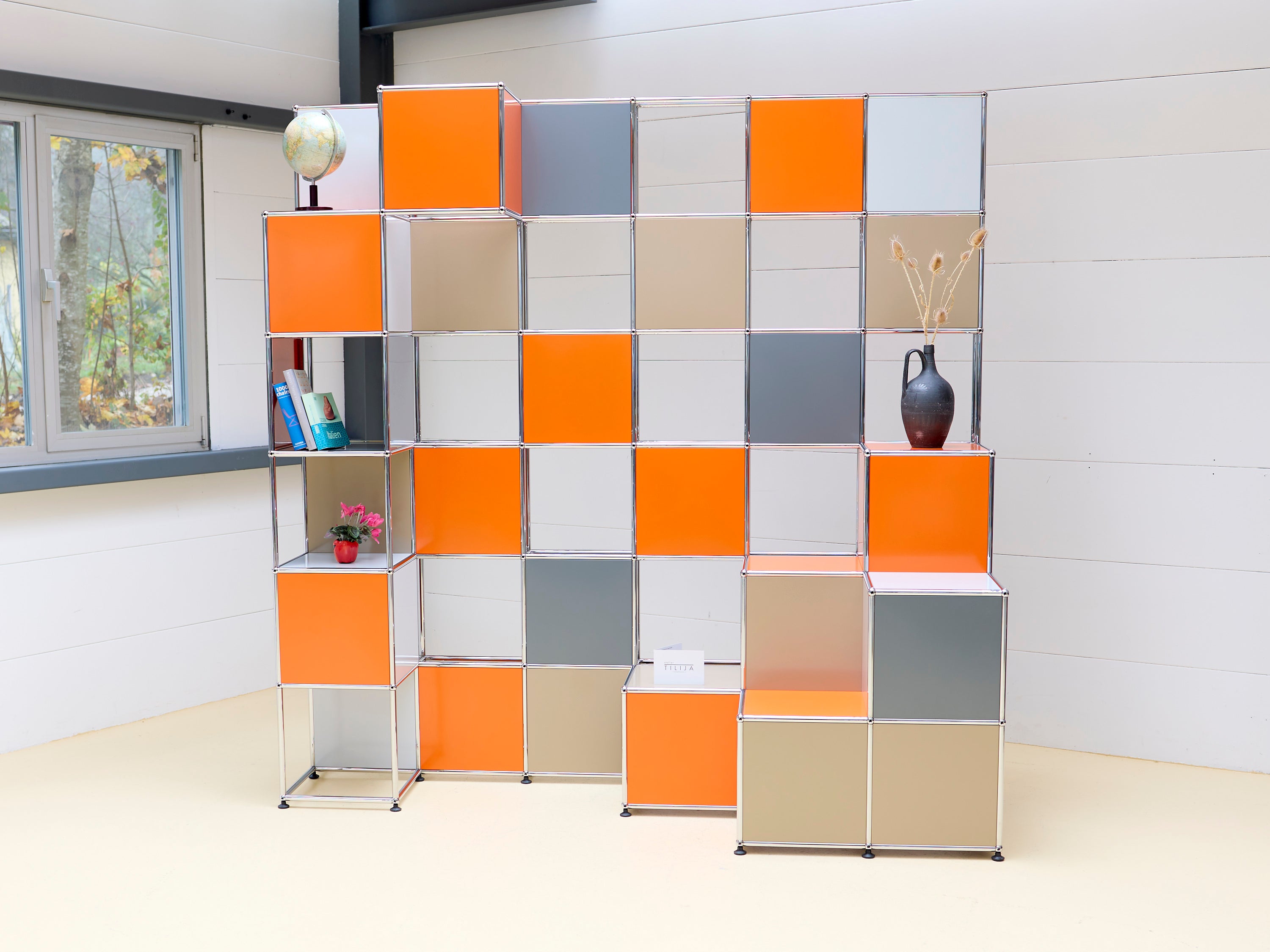 USM Haller Trennwand, Regal, Sitzbank