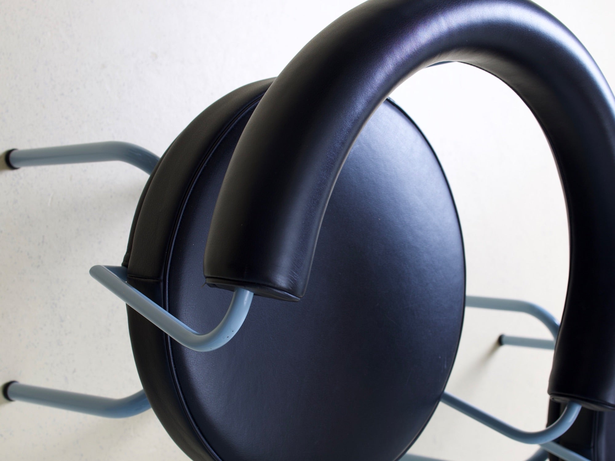 Le Corbusier Bauhaus Set: Tisch & Stühle LC7 von Cassina