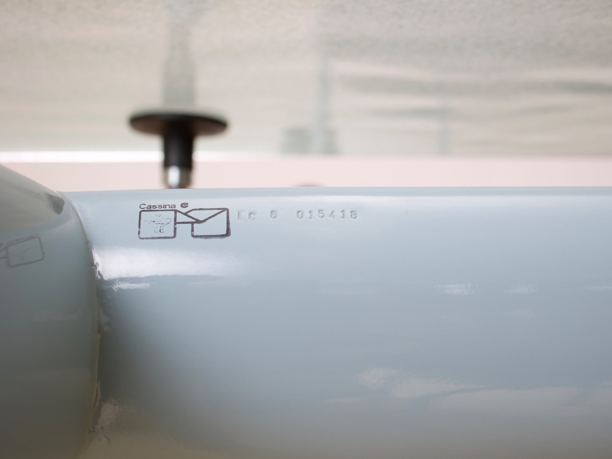 Le Corbusier Bauhaus Set: Tisch & Stühle LC7 von Cassina