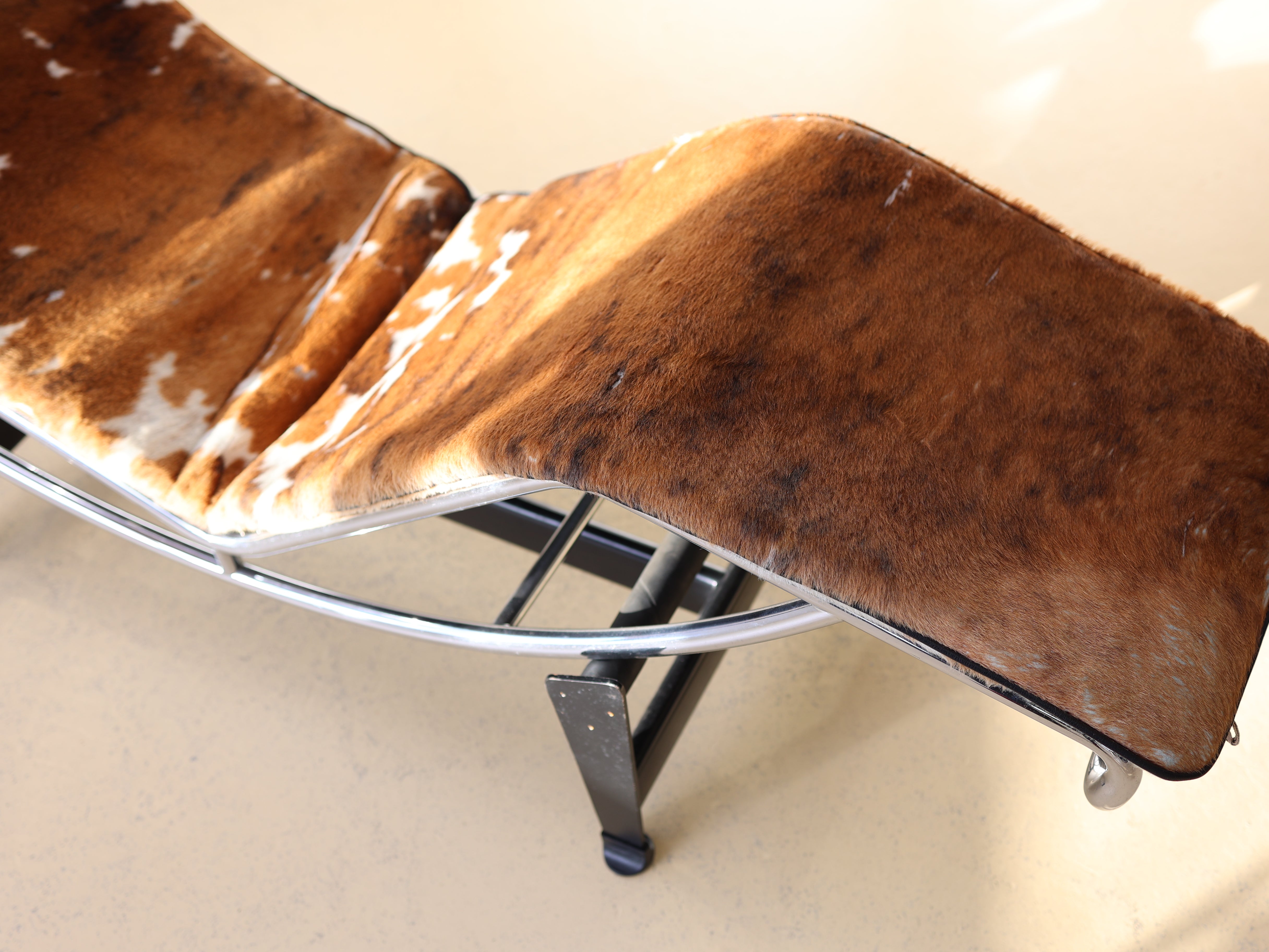 Le Corbusier LC4 Chaiselongue von Cassina Schwarz 4