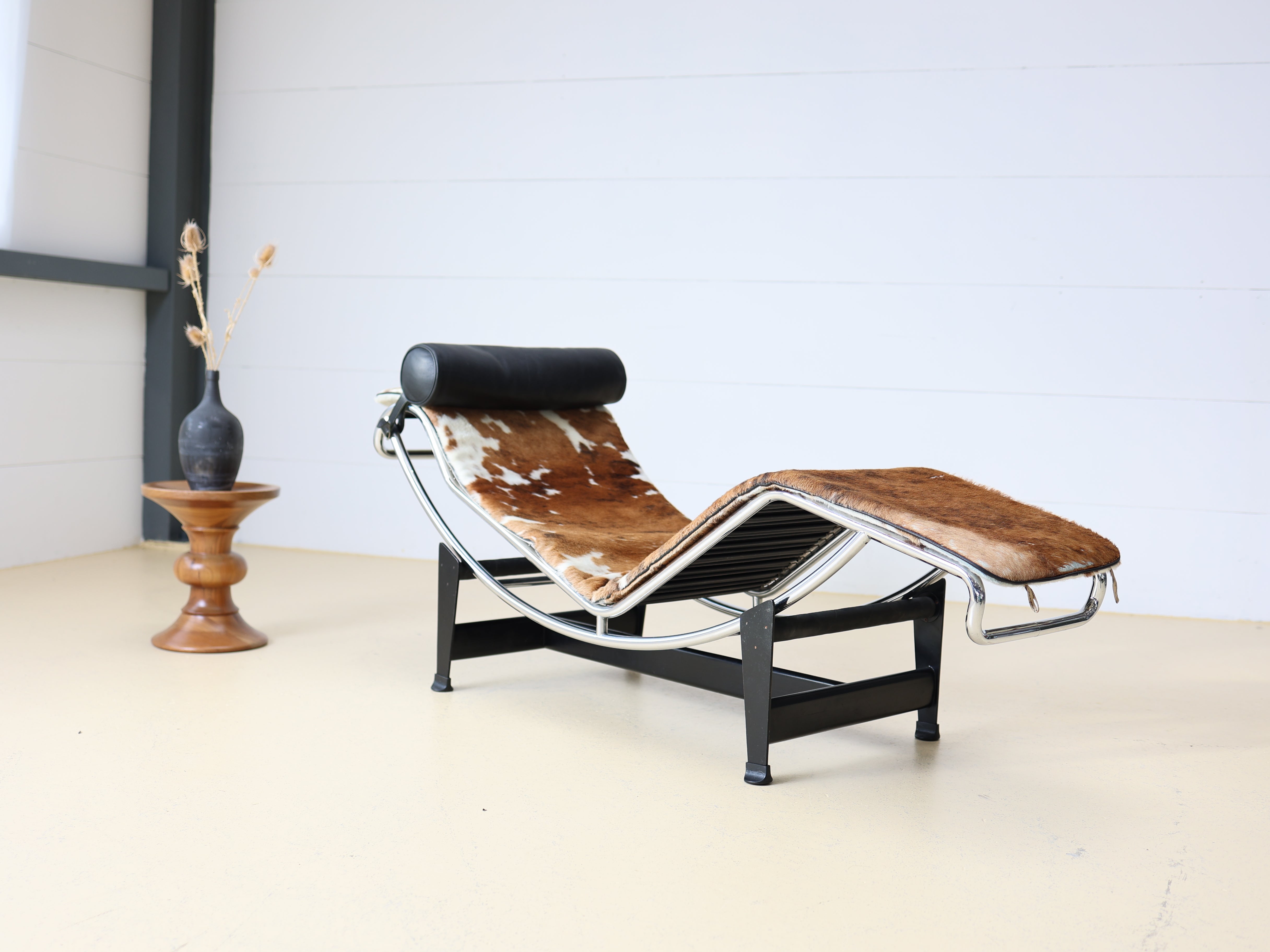 Le Corbusier LC4 Chaiselongue von Cassina Schwarz 8
