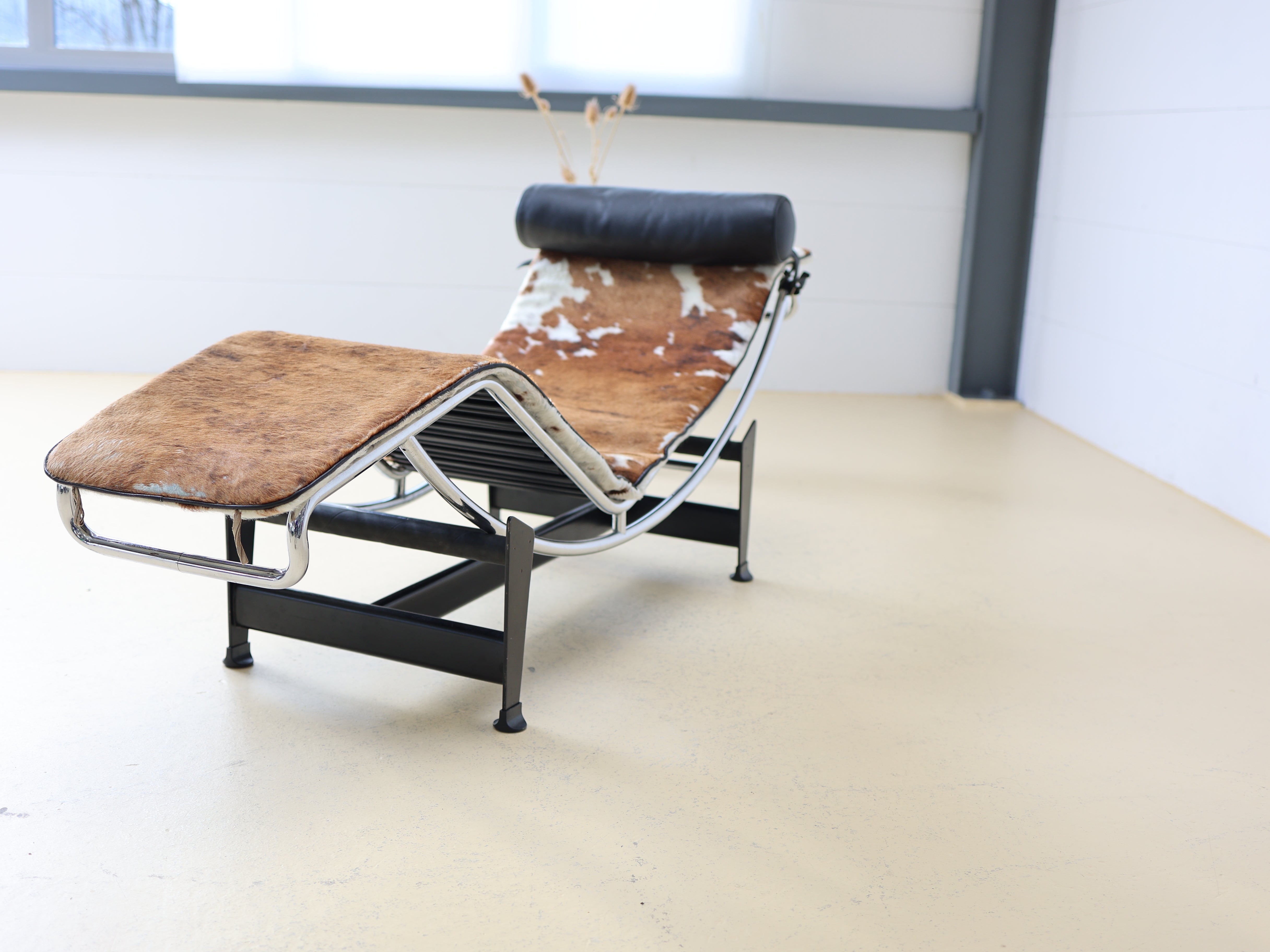 Le Corbusier LC4 Chaiselongue von Cassina Schwarz 9