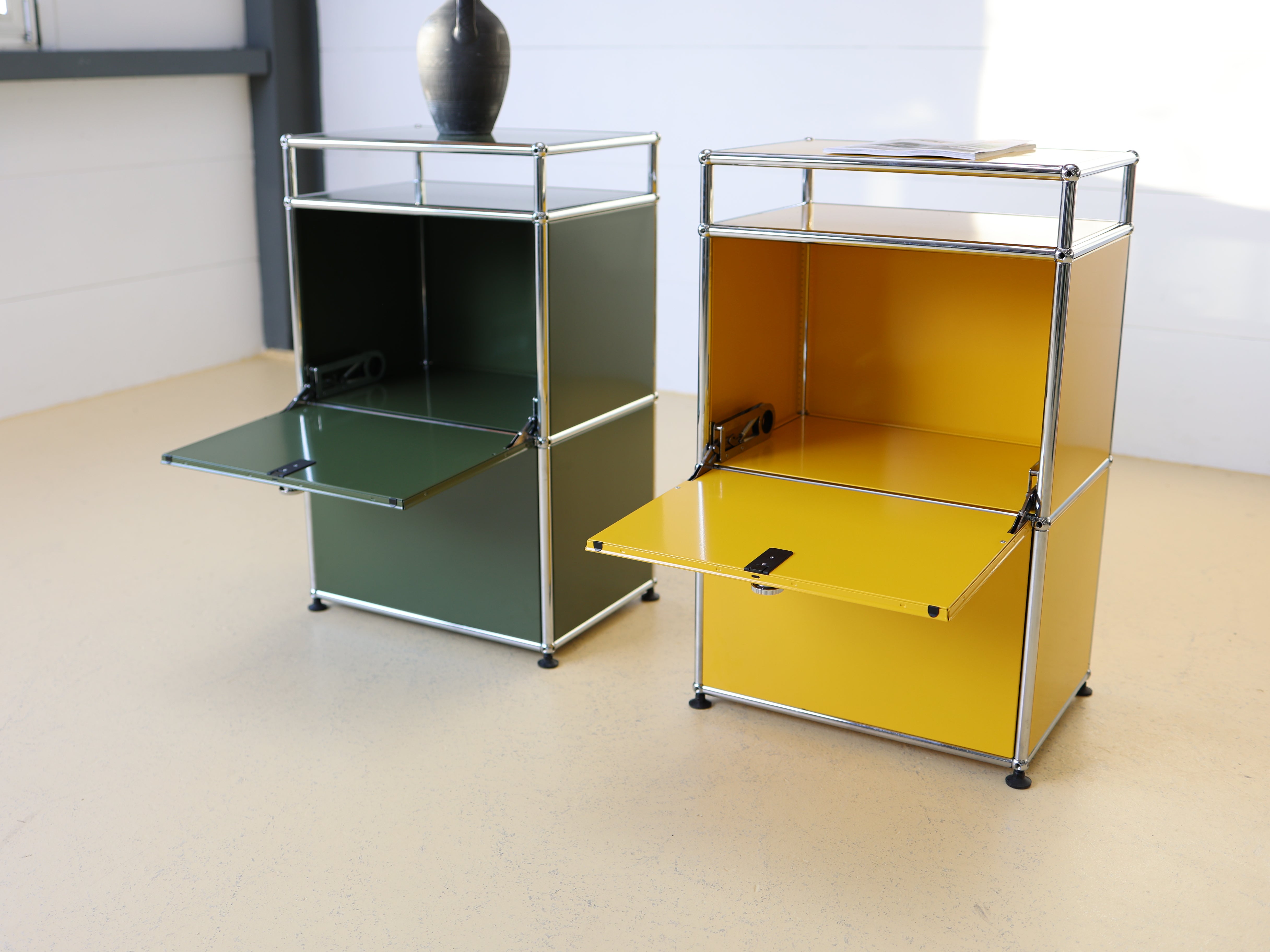 USM Haller Möbel, Sideboard in Olivgrün & Goldgelb