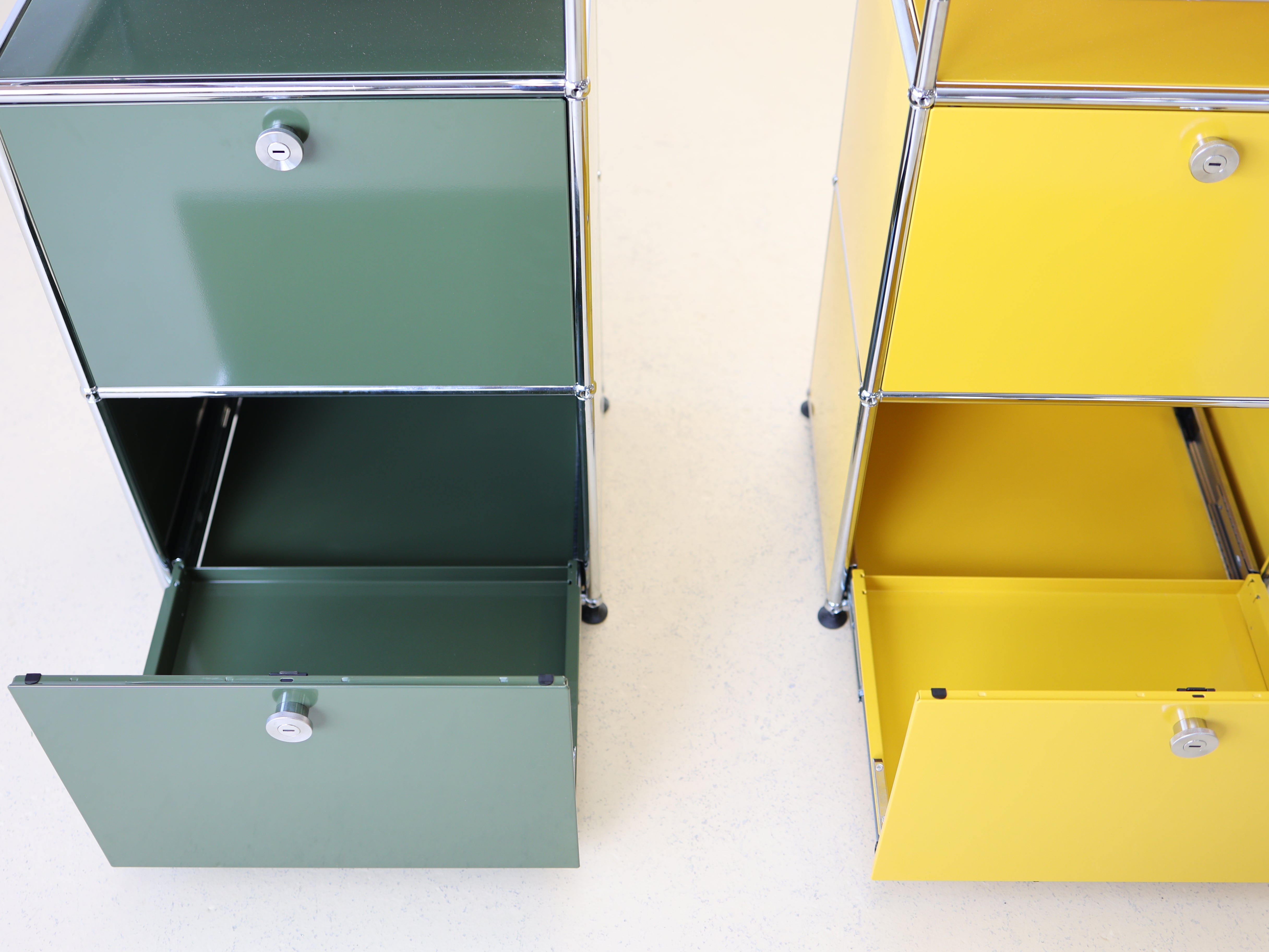 USM Haller Möbel, Sideboard in Olivgrün & Goldgelb