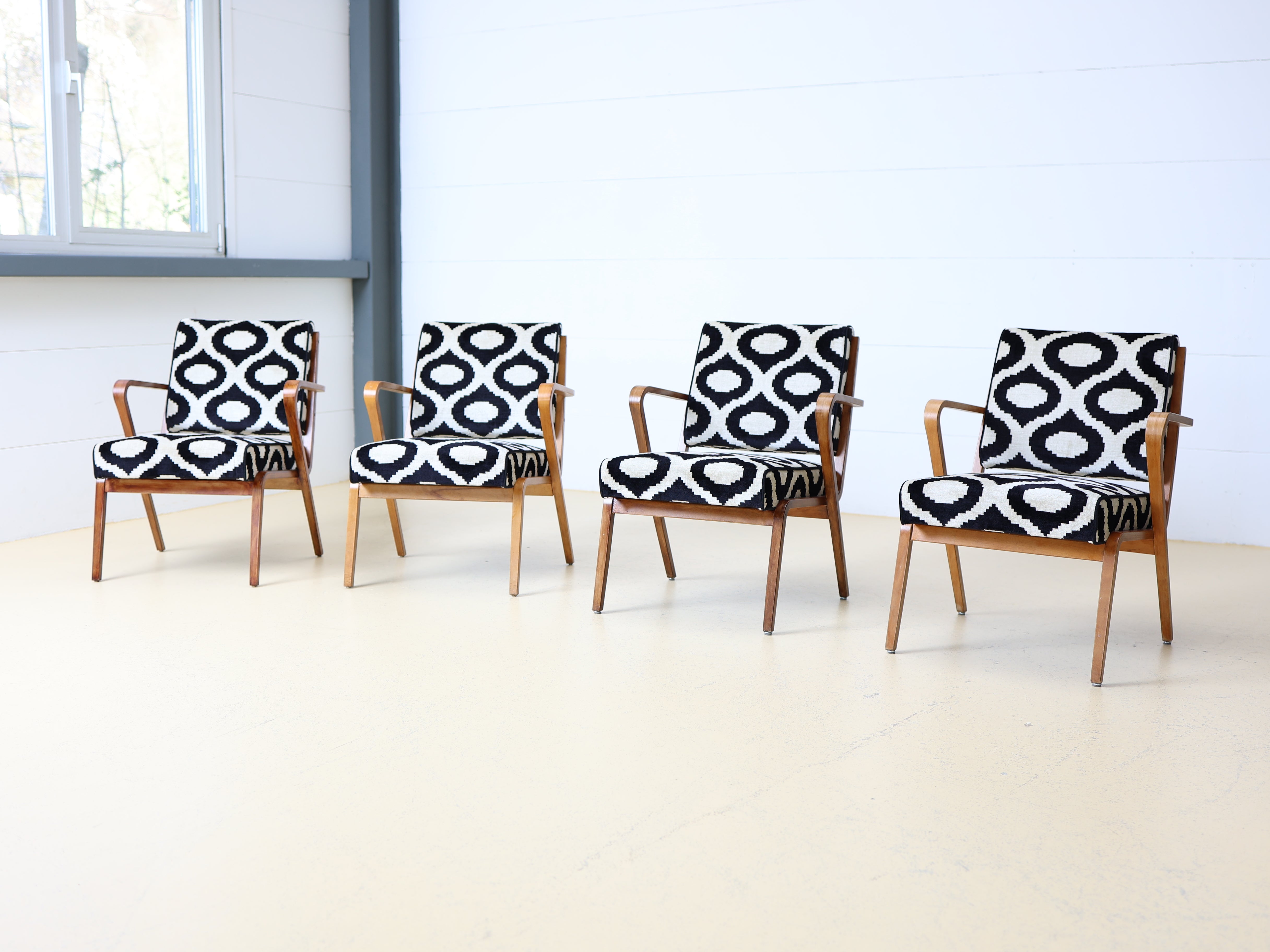 Mid Century Sessel von Selman Selmangic, neu gepolstert!