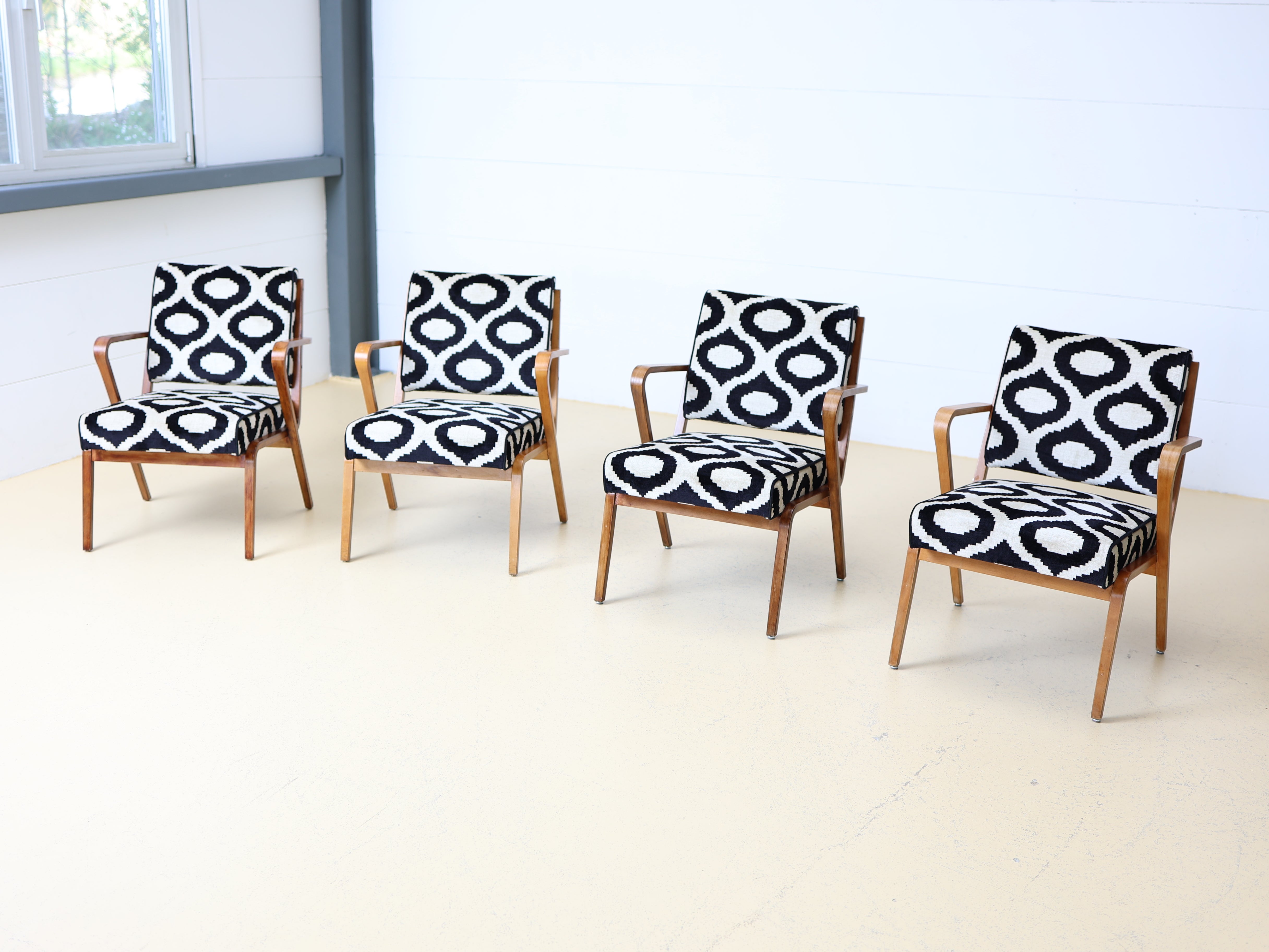 Mid Century Sessel von Selman Selmangic, neu gepolstert!