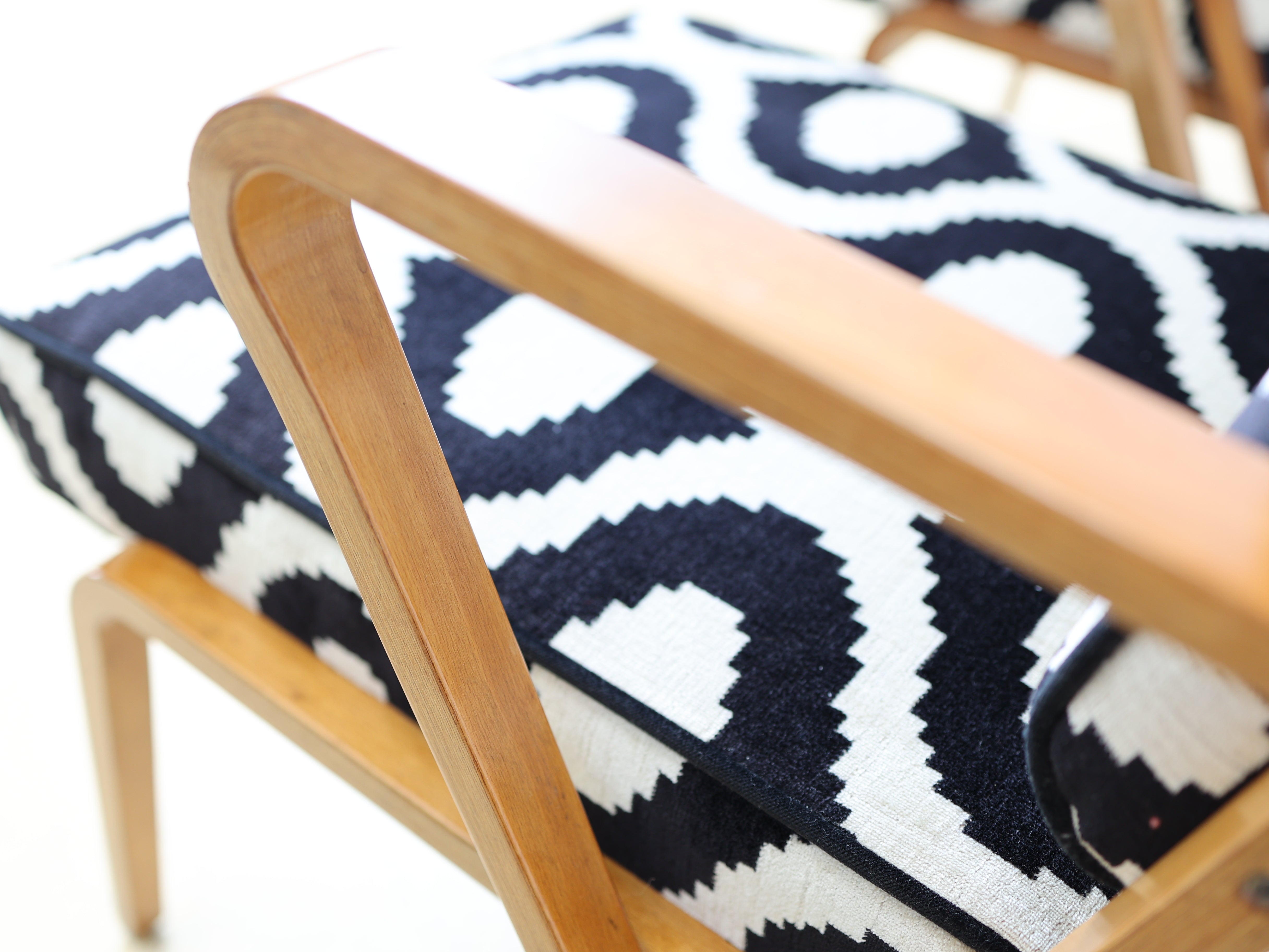 Mid Century Sessel von Selman Selmangic, neu gepolstert!