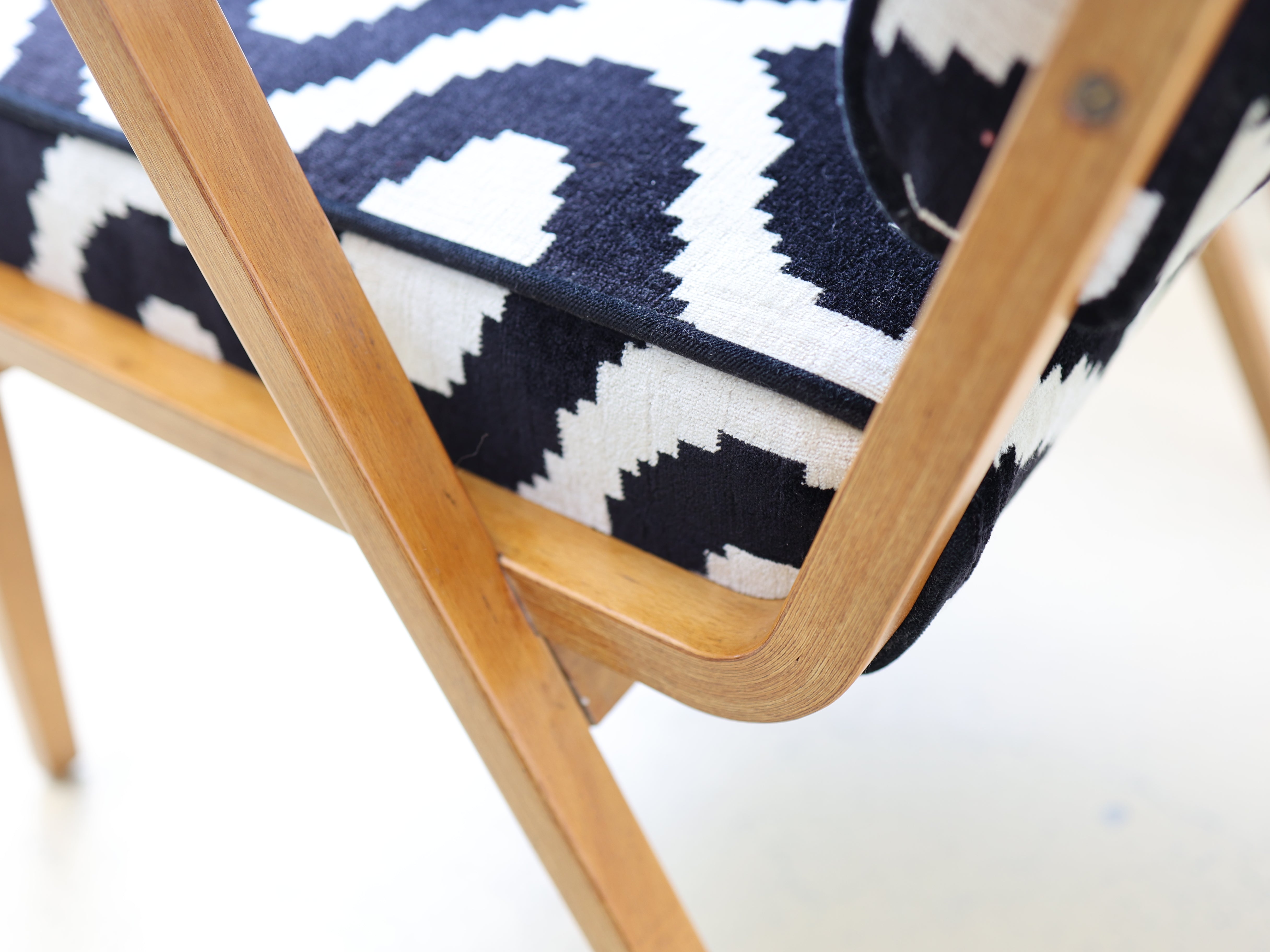 Mid Century Sessel von Selman Selmangic, neu gepolstert!