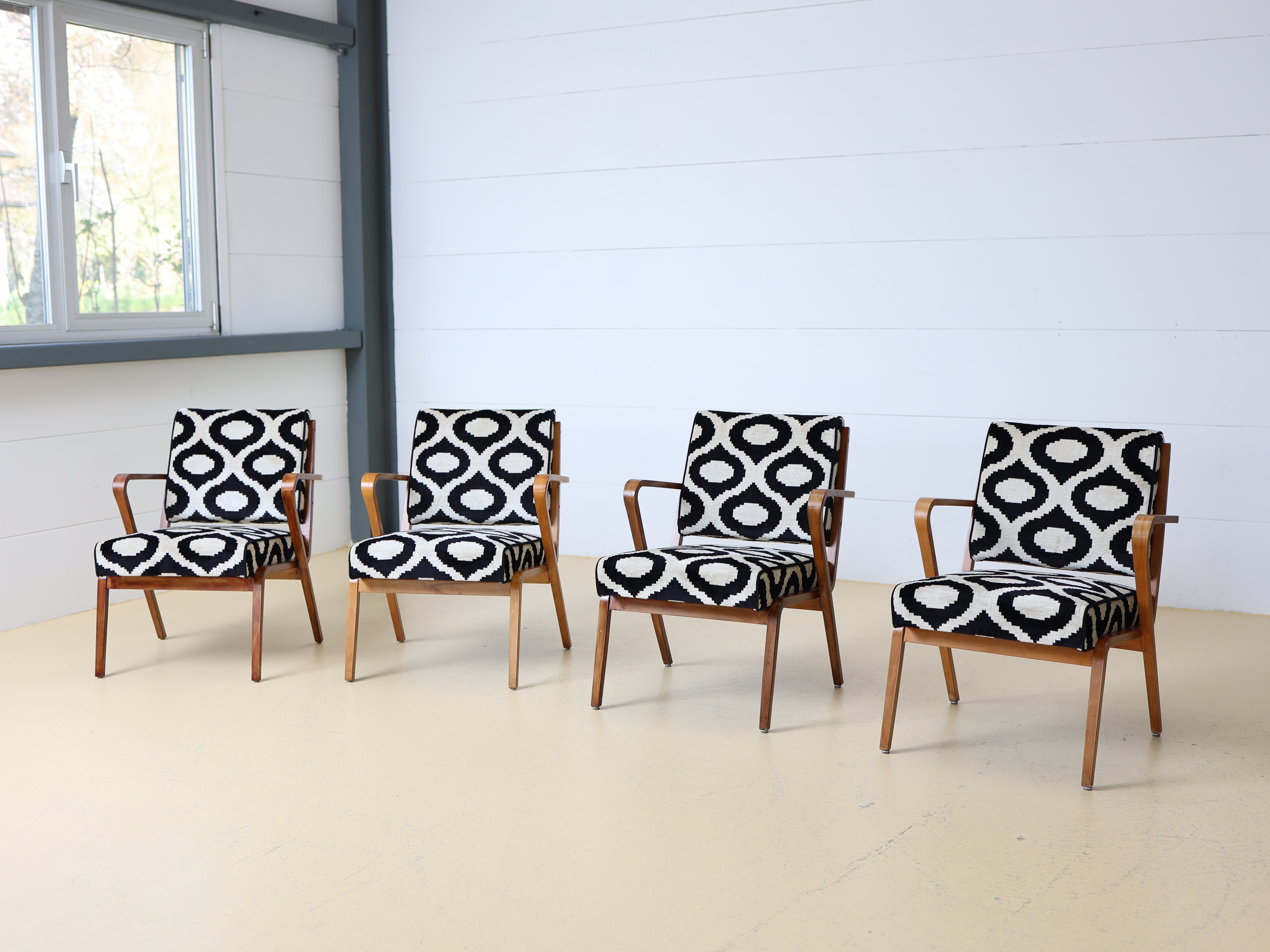 Mid Century Sessel von Selman Selmangic, neu gepolstert!