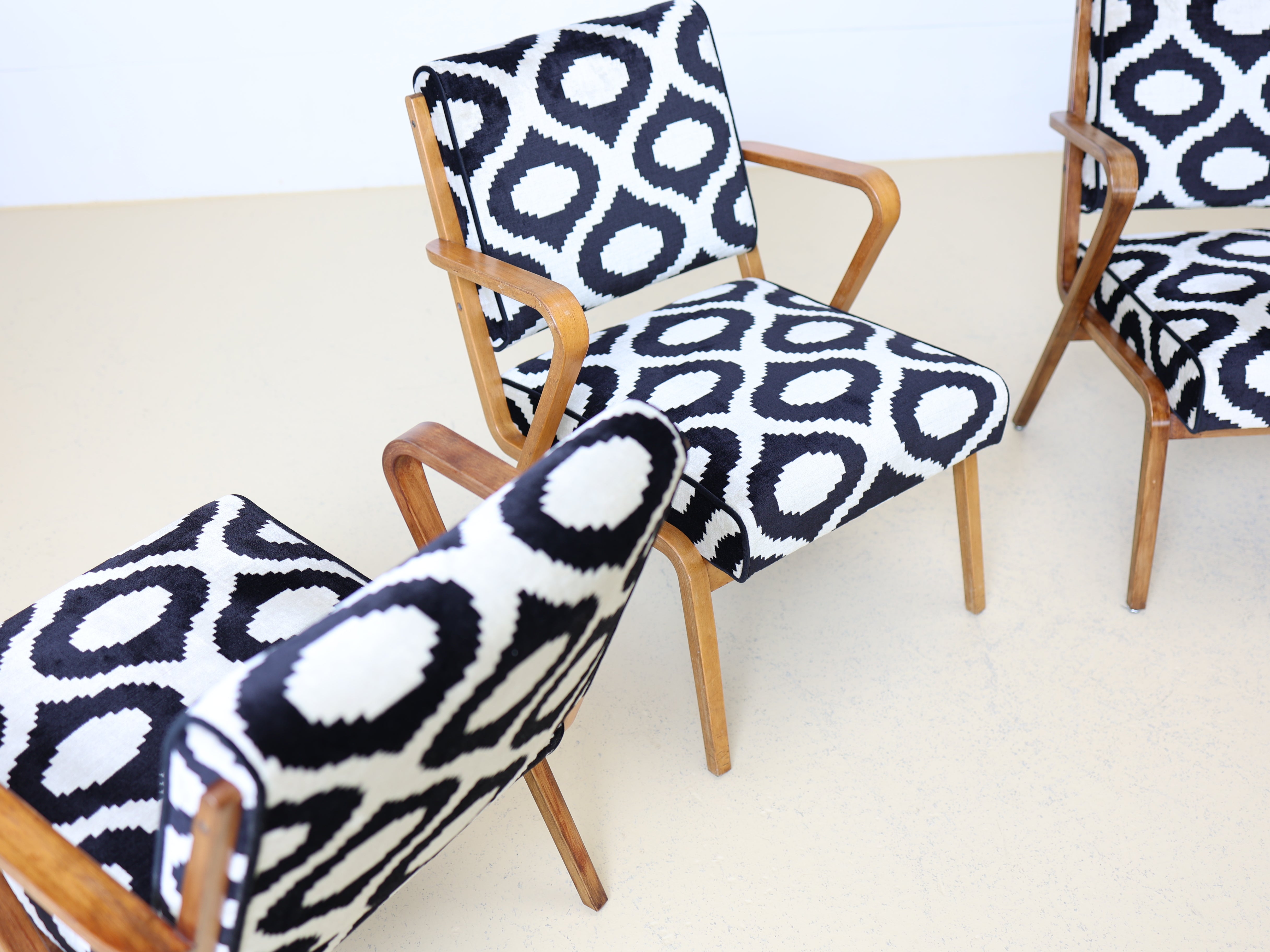 Mid Century Sessel von Selman Selmangic, neu gepolstert!