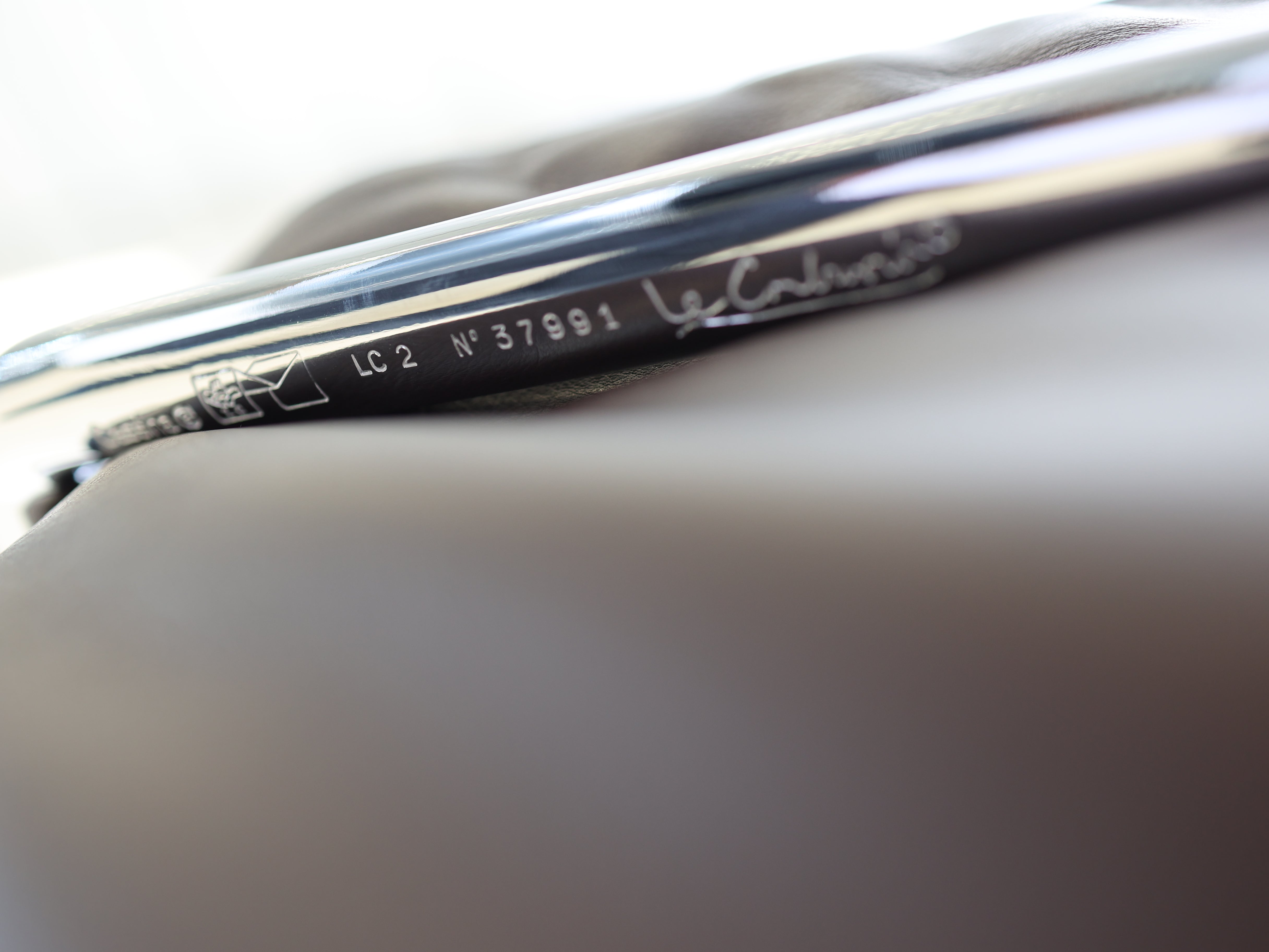 Le Corbusier Sessel LC2 von Cassina in braunem Leder