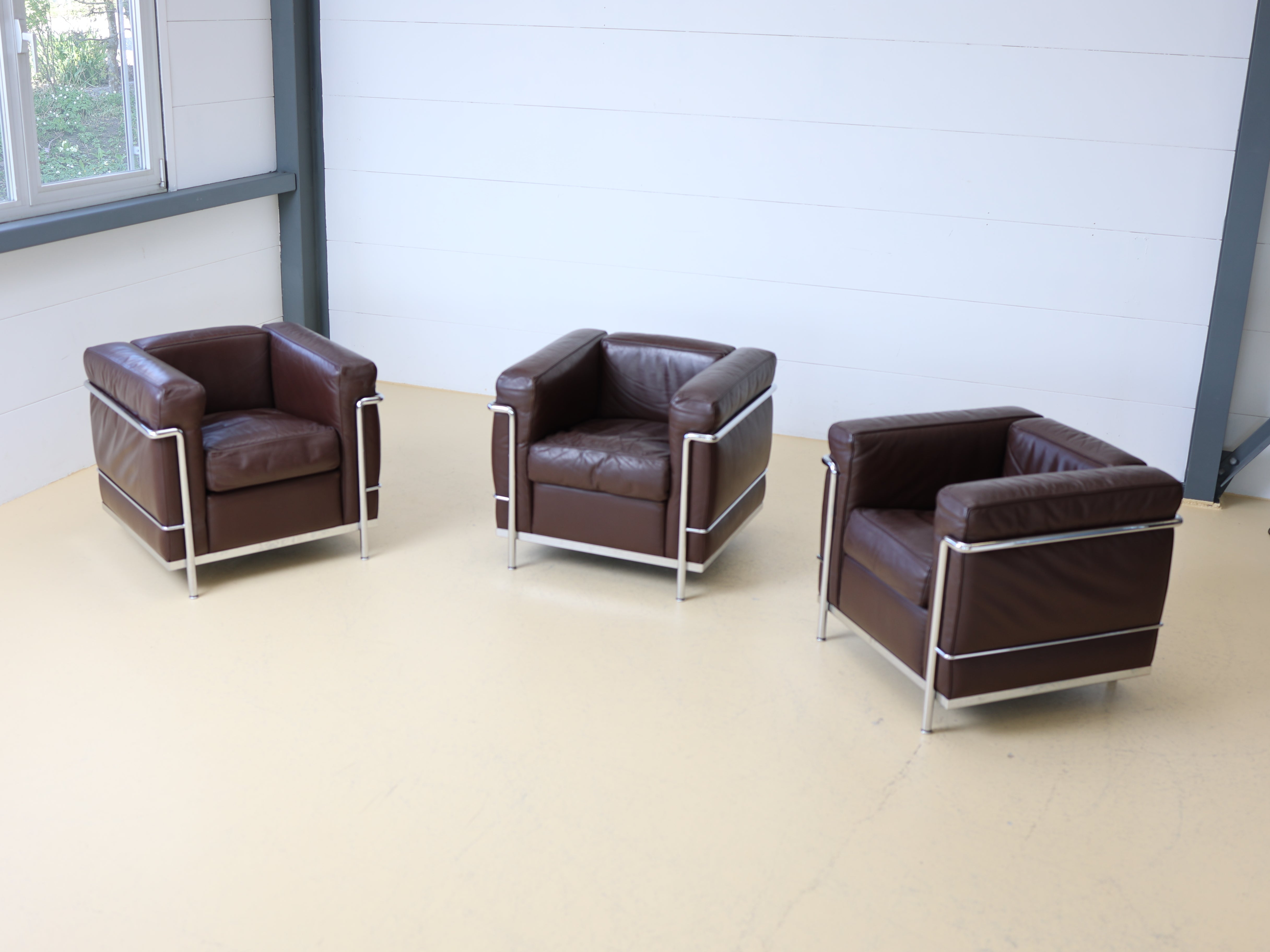 Le Corbusier Sessel LC2 von Cassina in braunem Leder