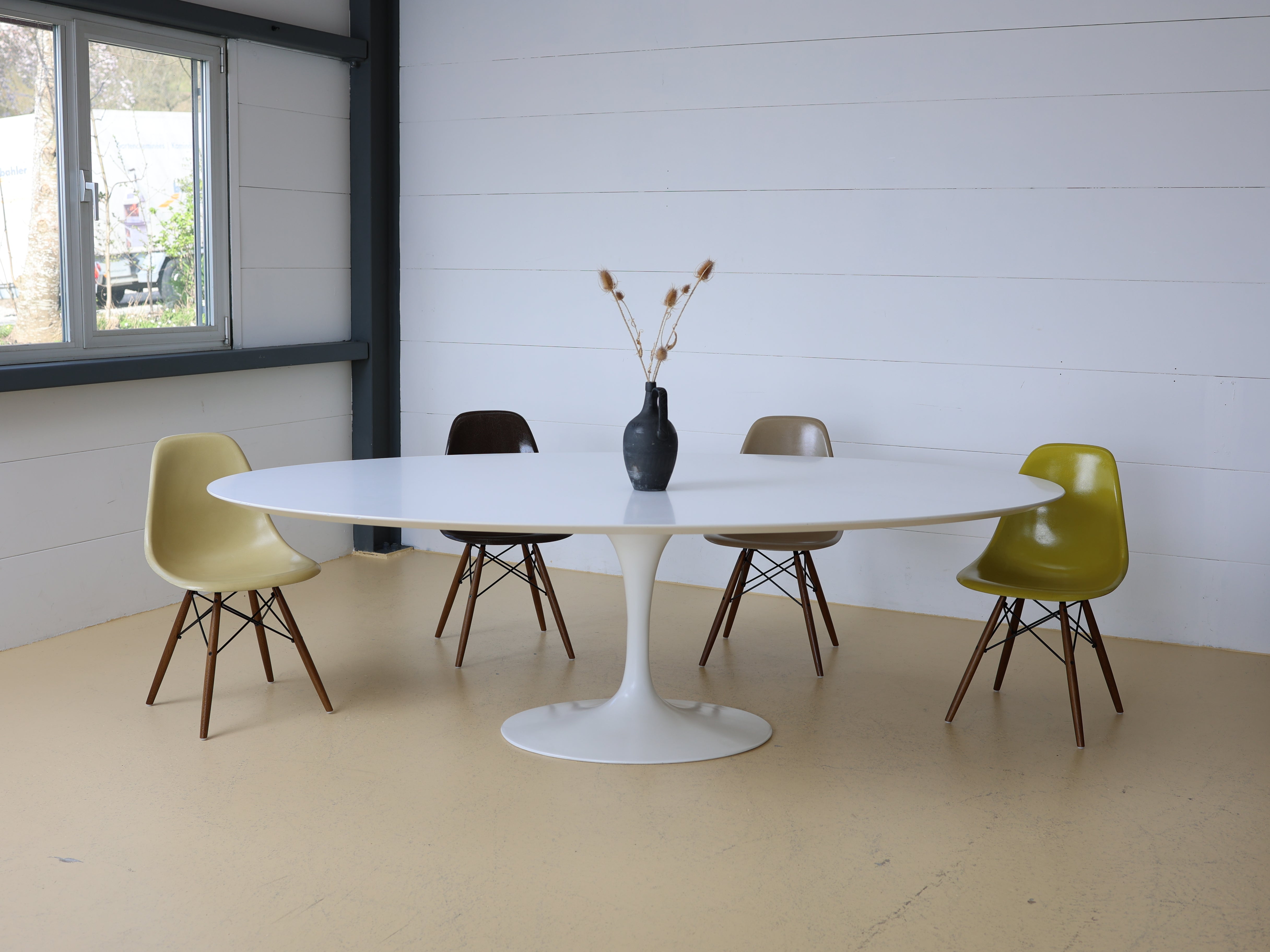 Eero Saarinen Tisch von Knoll Oval