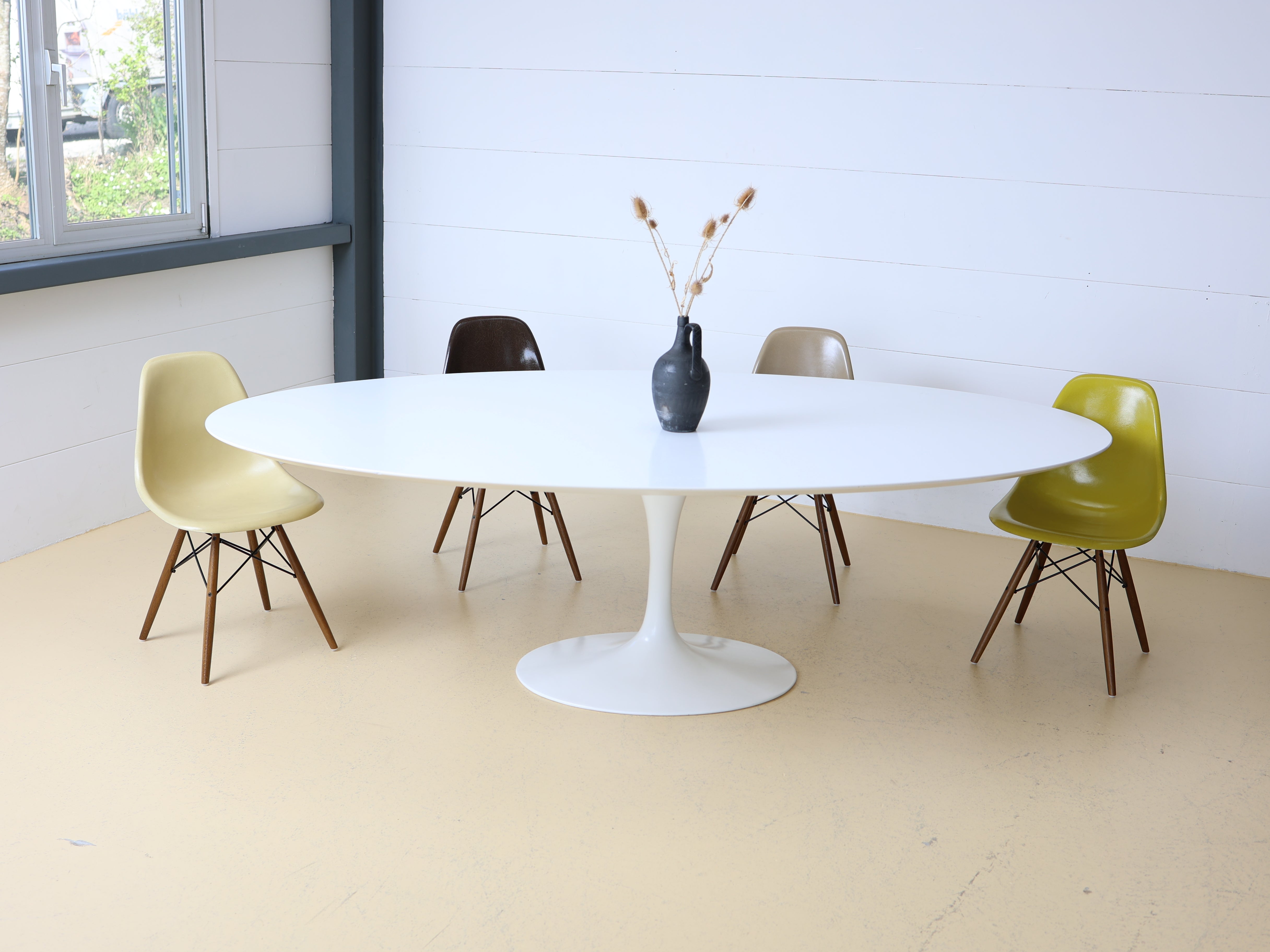 Eero Saarinen Tisch von Knoll Oval