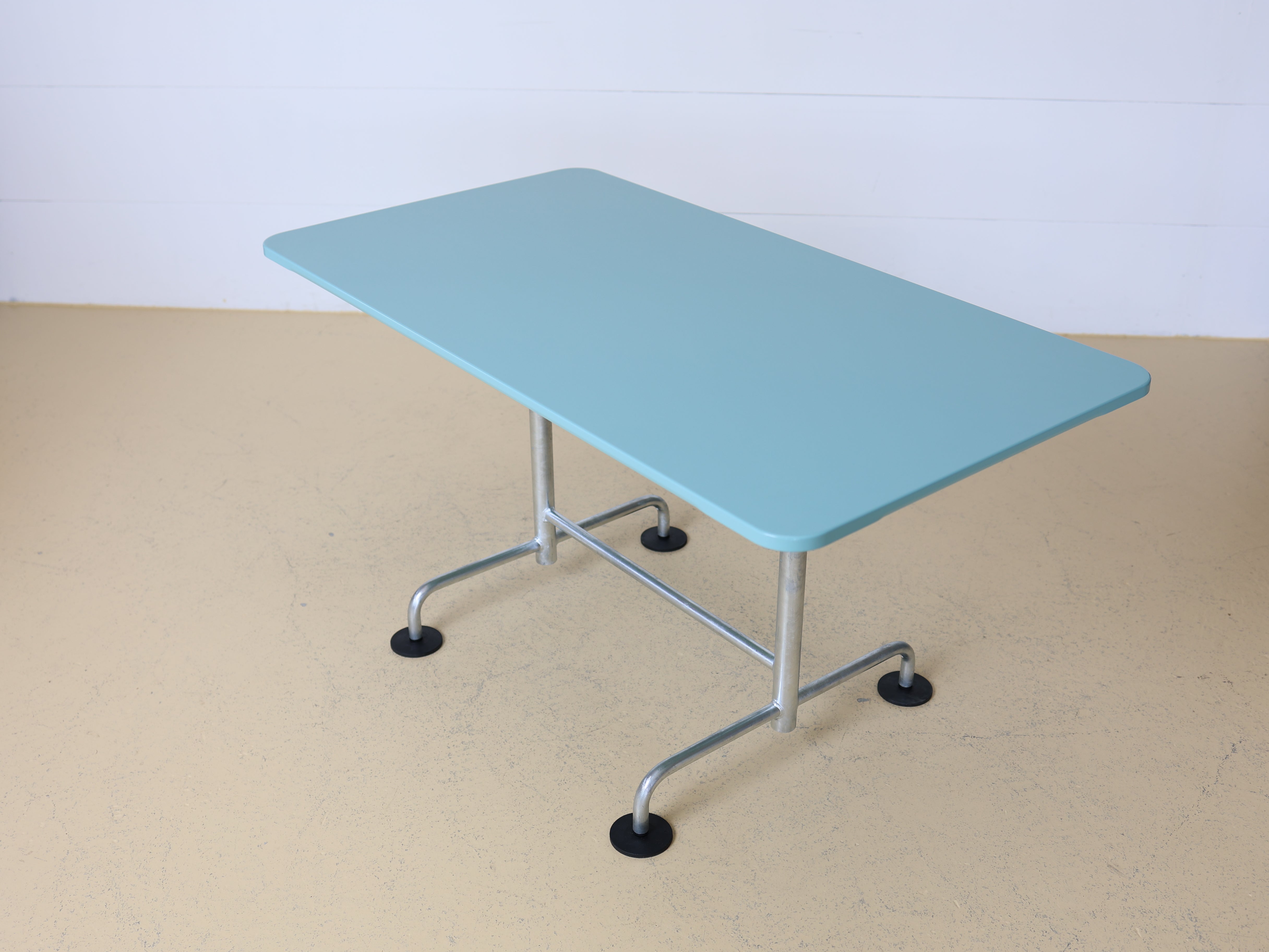 Klassischer atelier ALINEA Gartentisch Pastelltürkis (140x75)