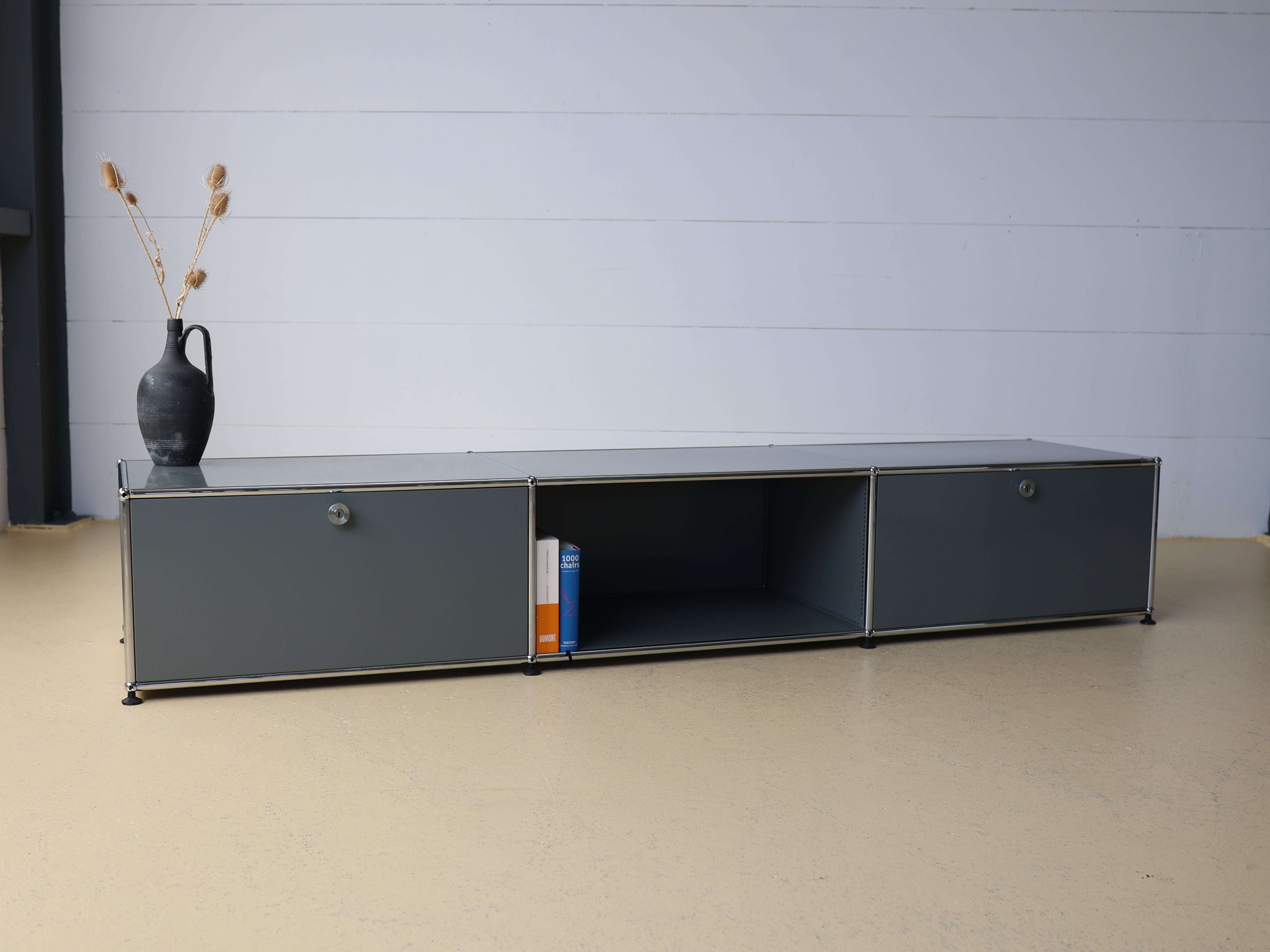 USM Lowboard in Mittelgrau, T50