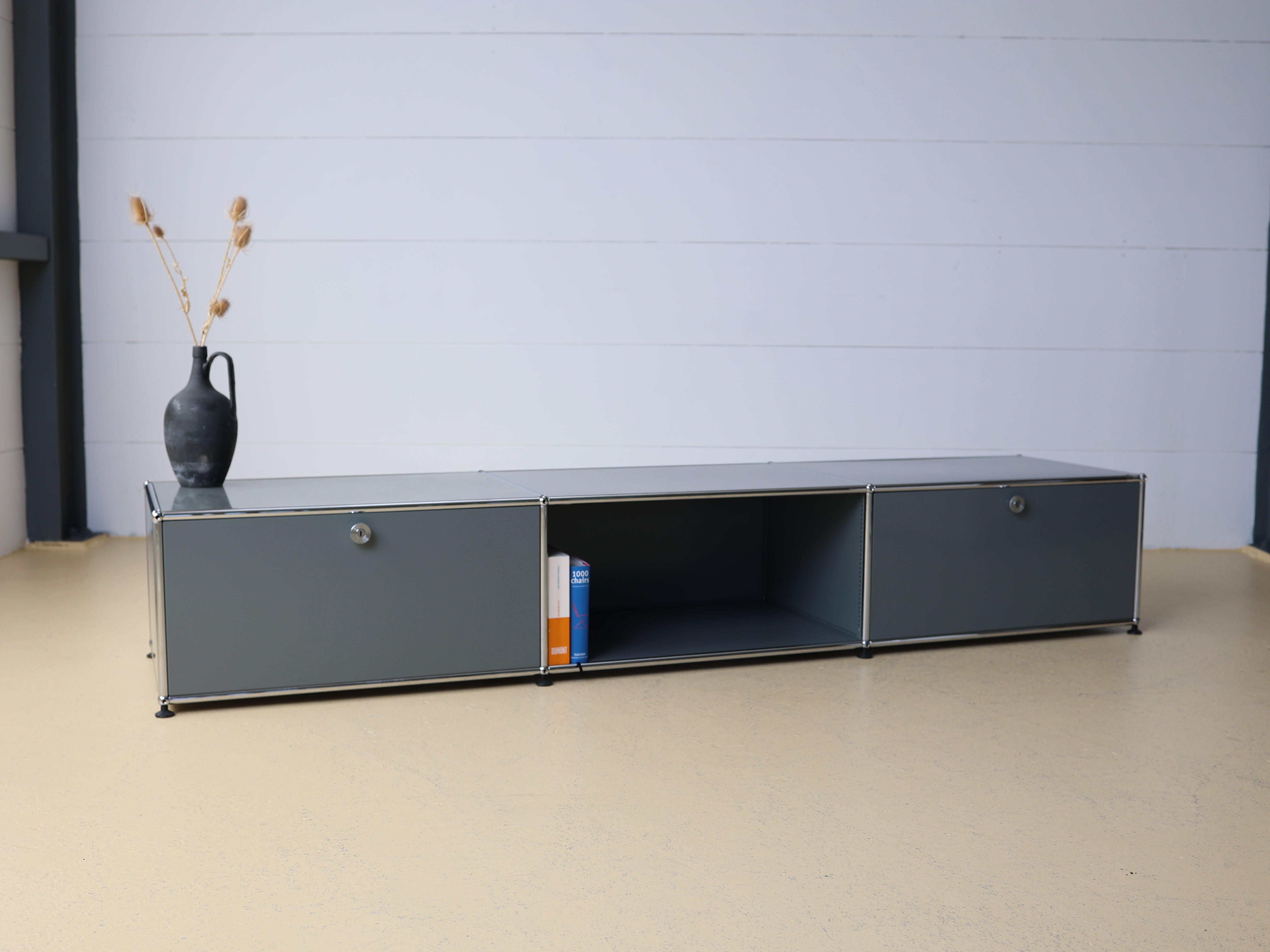 USM Lowboard in Mittelgrau, T50