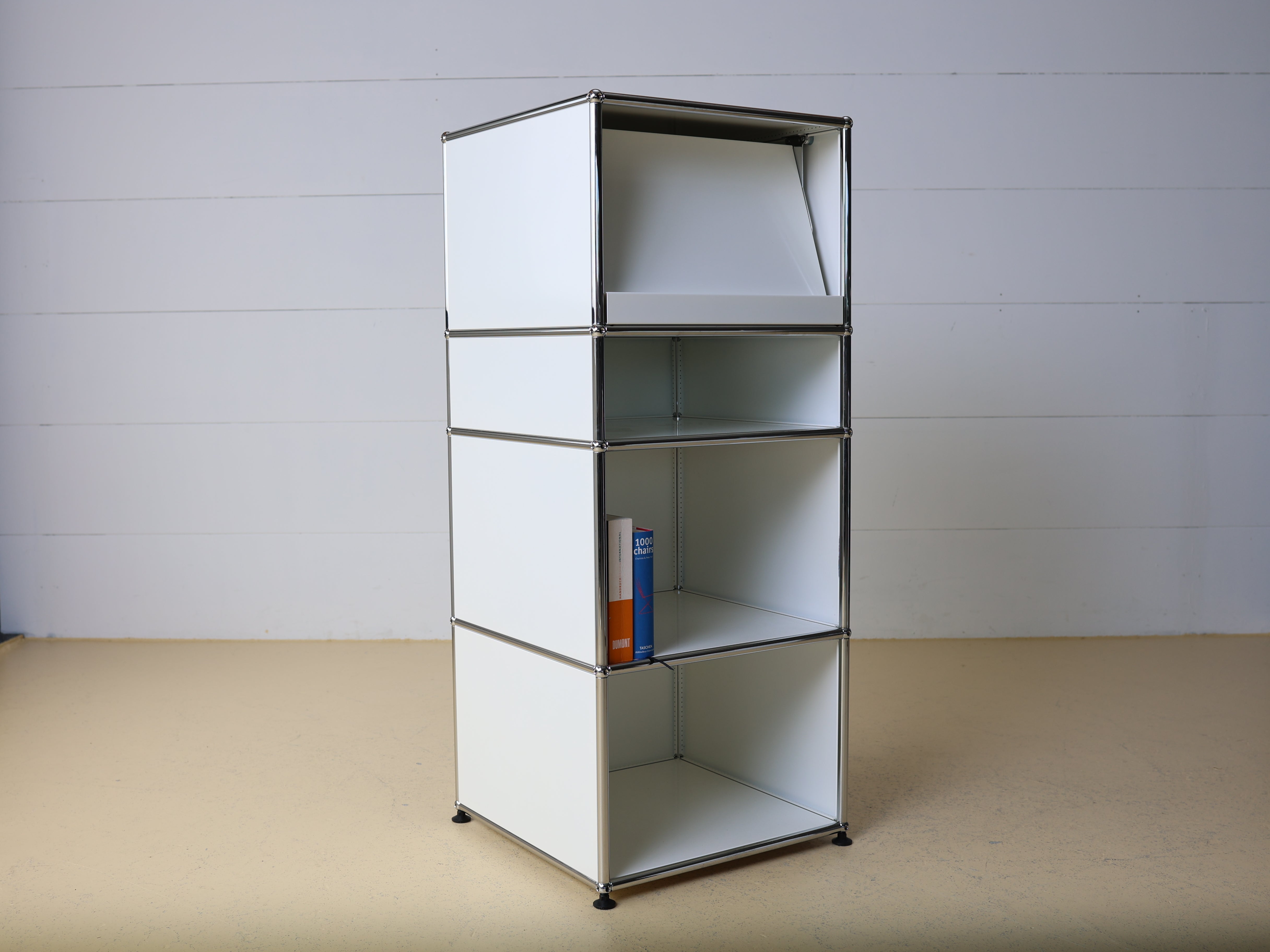 USM Haller Highboard Reinweiss mit Prospekthalter