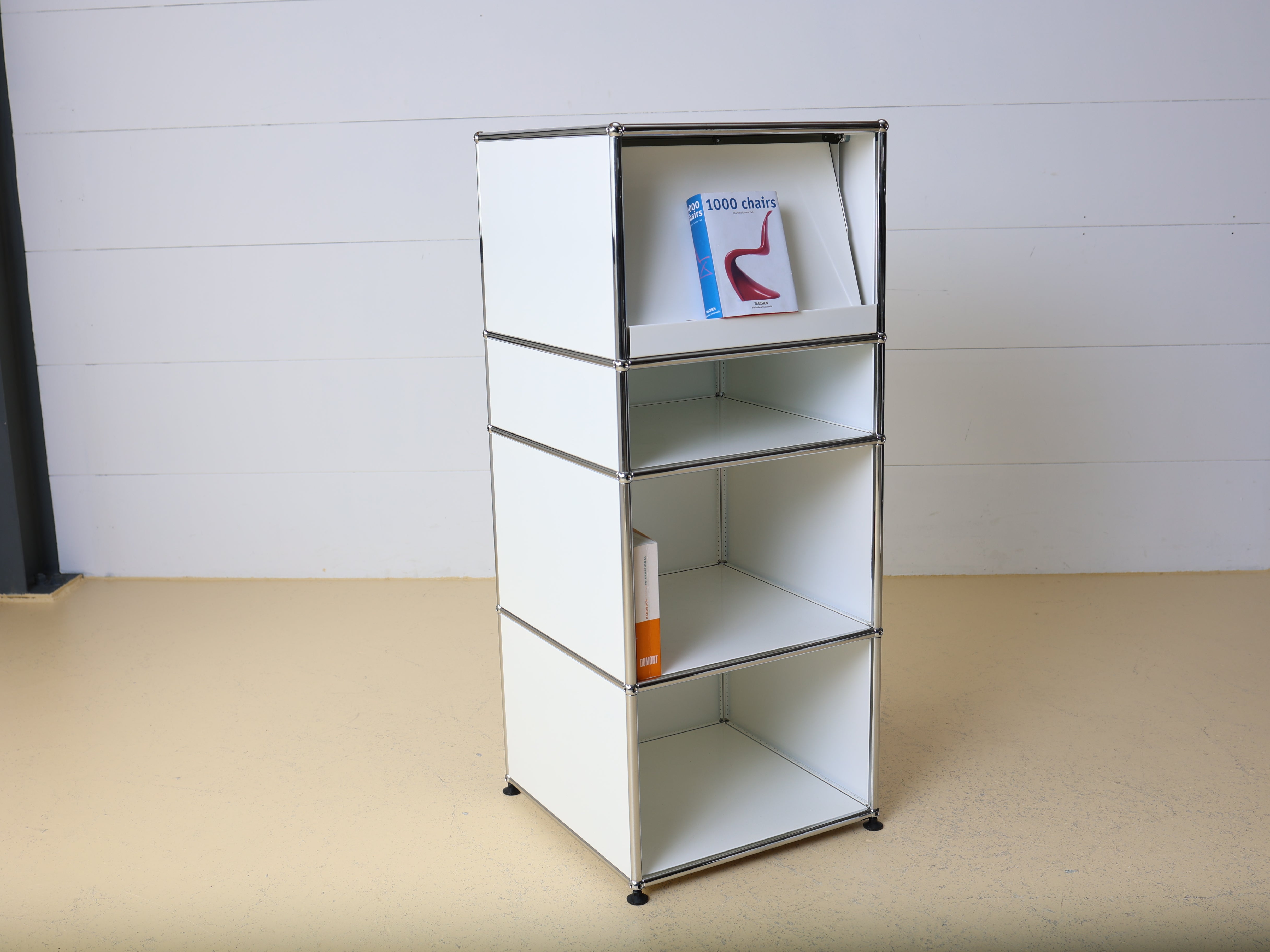 USM Haller Highboard Reinweiss mit Prospekthalter