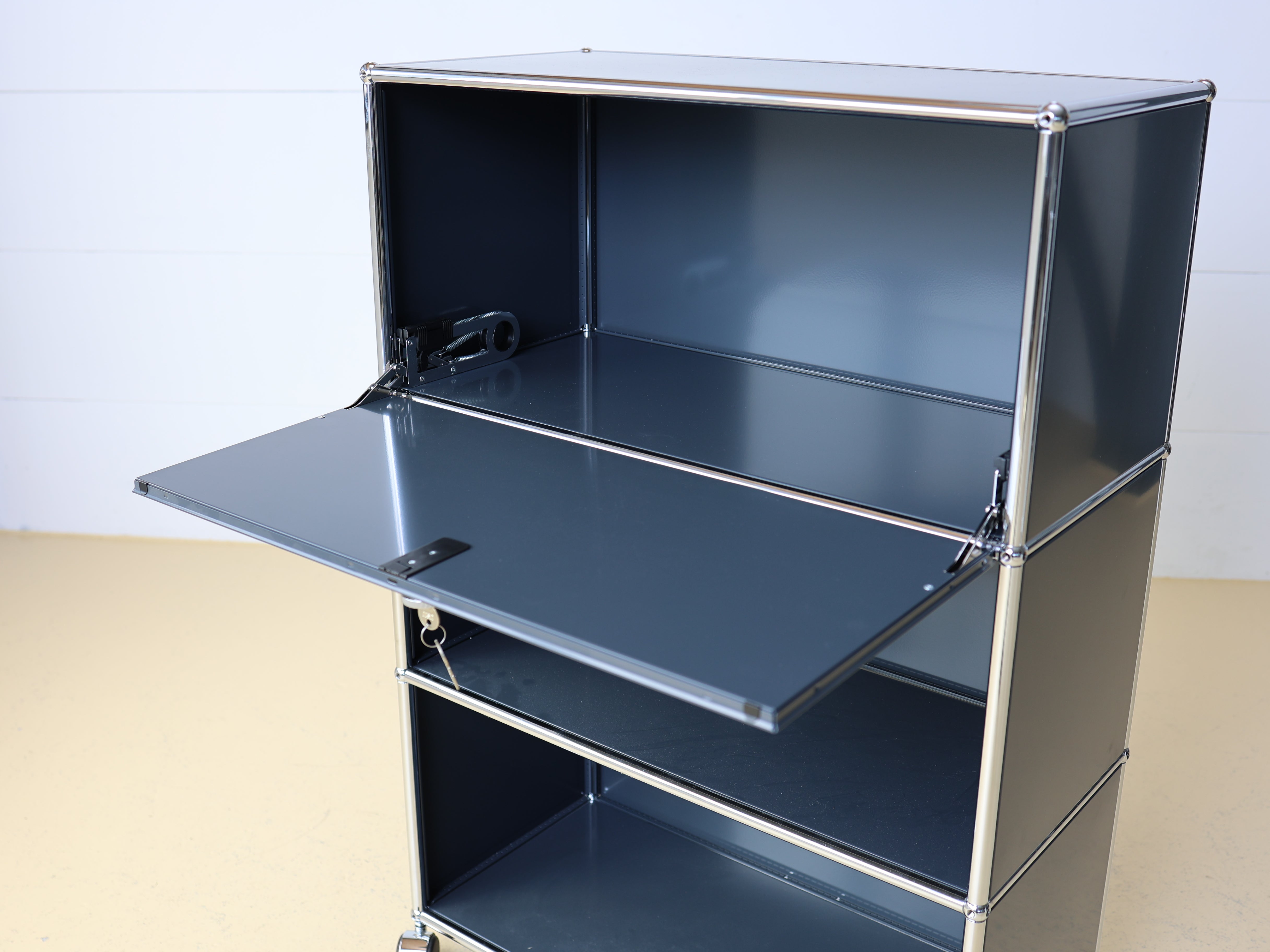 USM Haller Highboard 1x3 in Anthrazitgrau