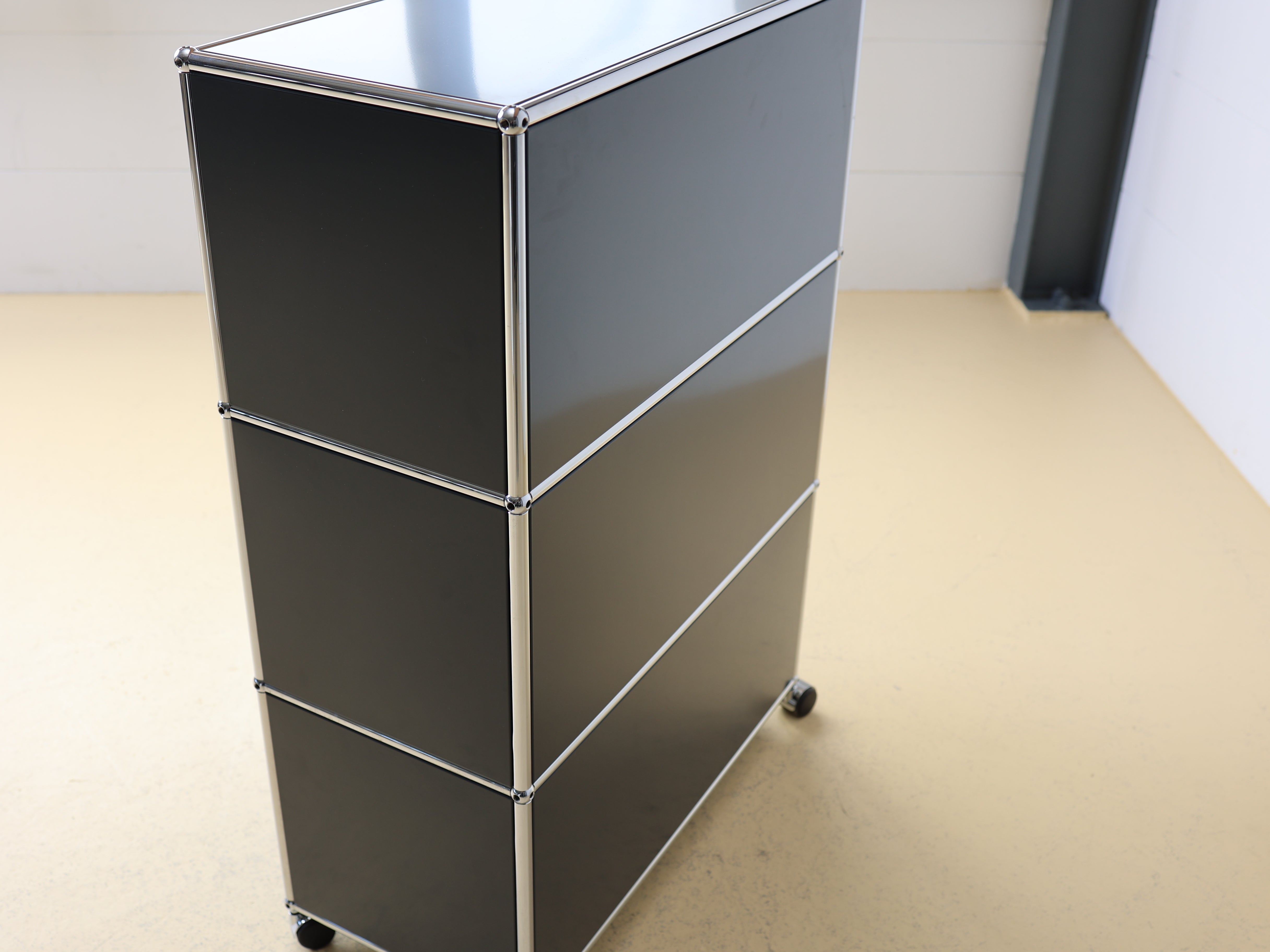 USM Haller Highboard 1x3 in Anthrazitgrau