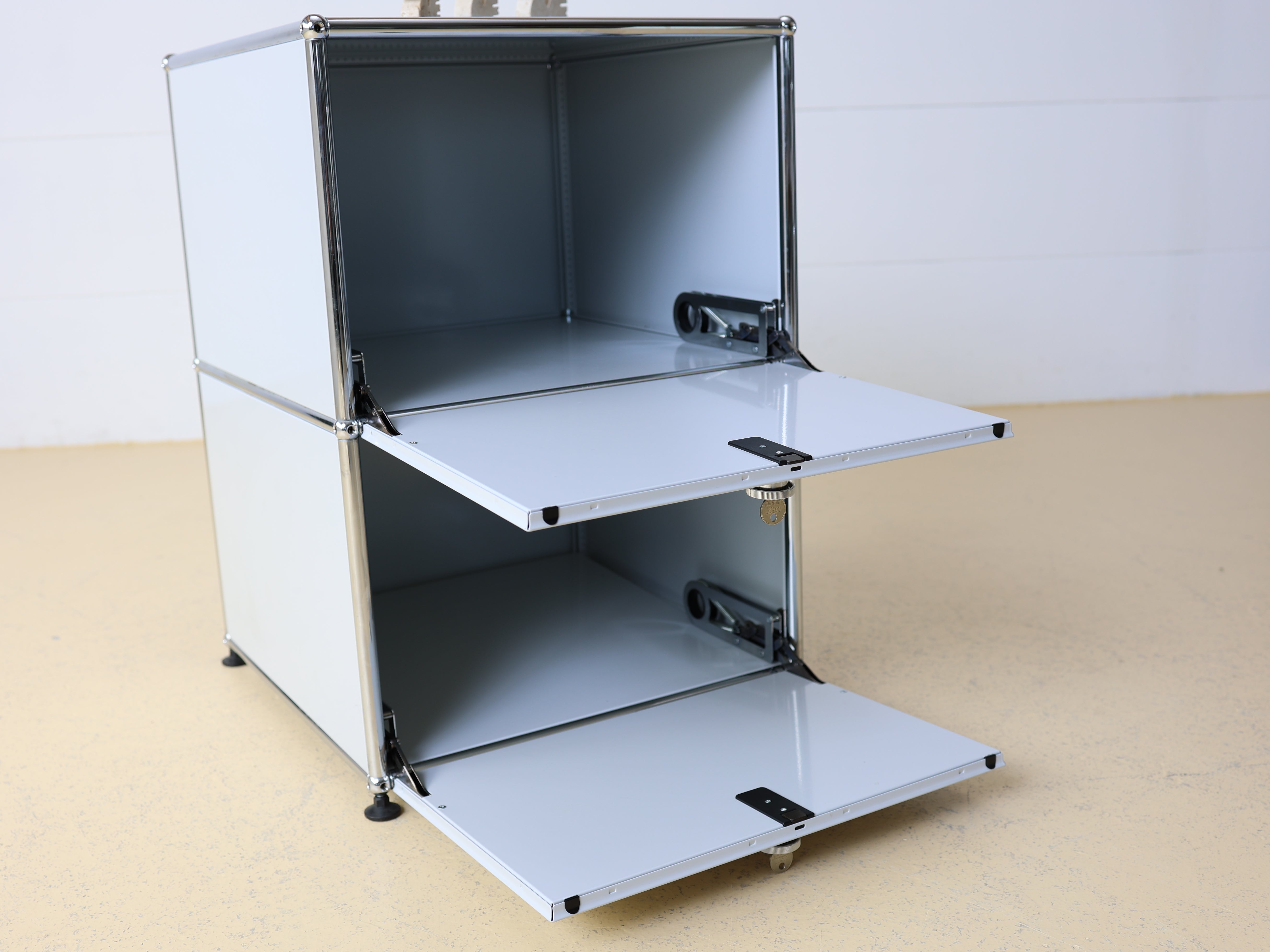 USM Haller Highboard 1x2 in Lichtgrau