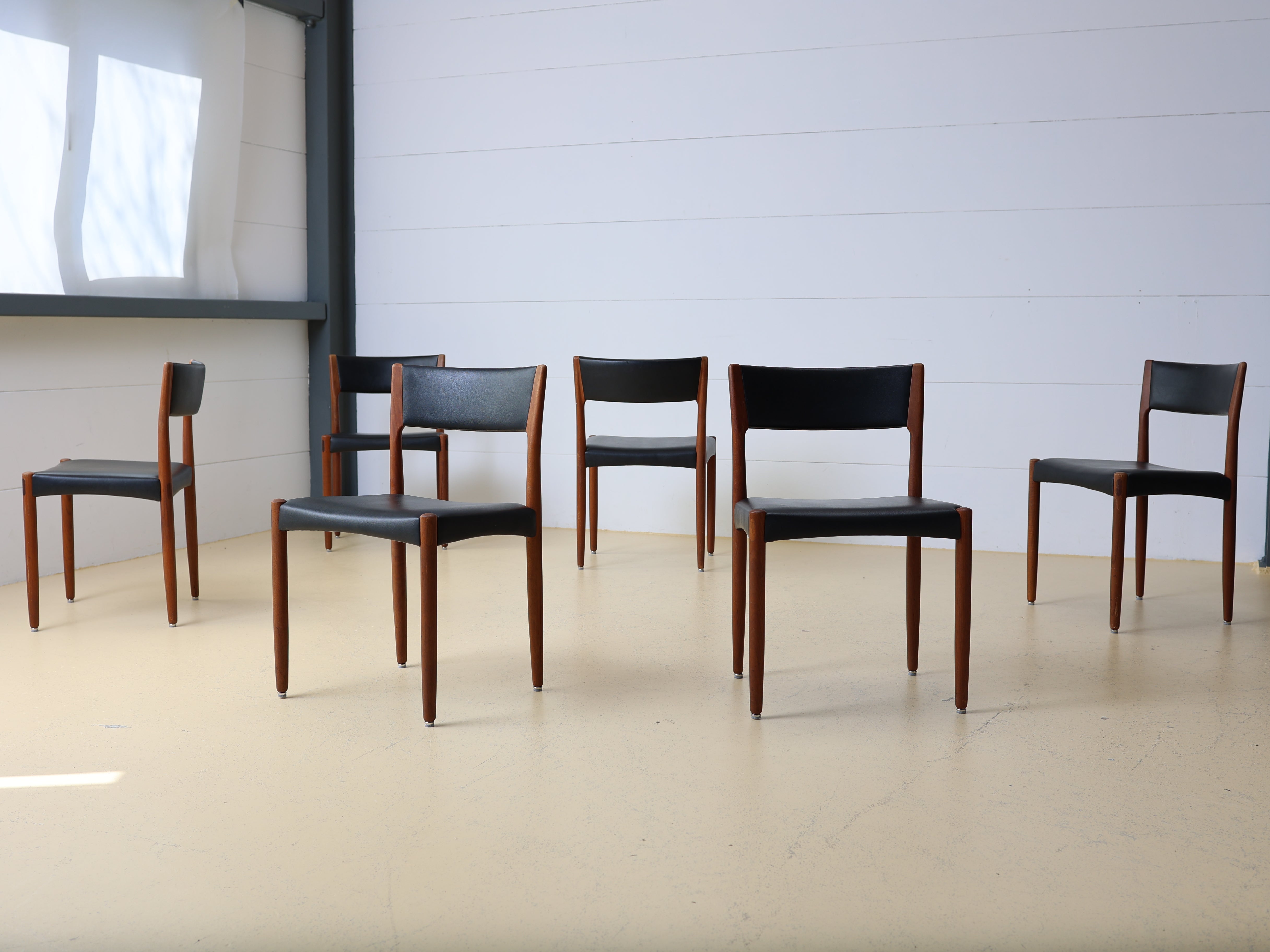 Dänische Vintage-Esszimmerstühle von Harry Oste