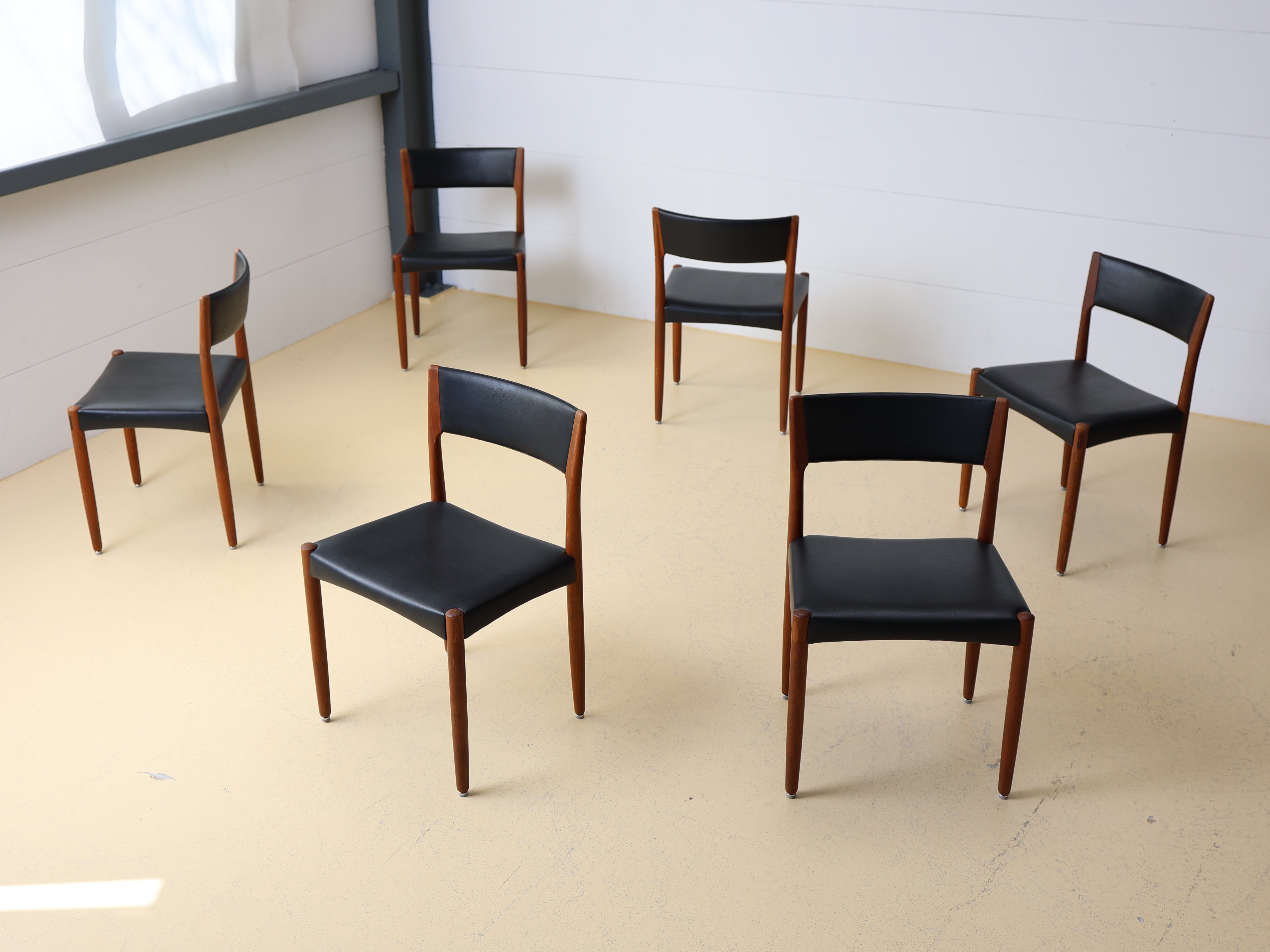 Dänische Vintage-Esszimmerstühle von Harry Oste