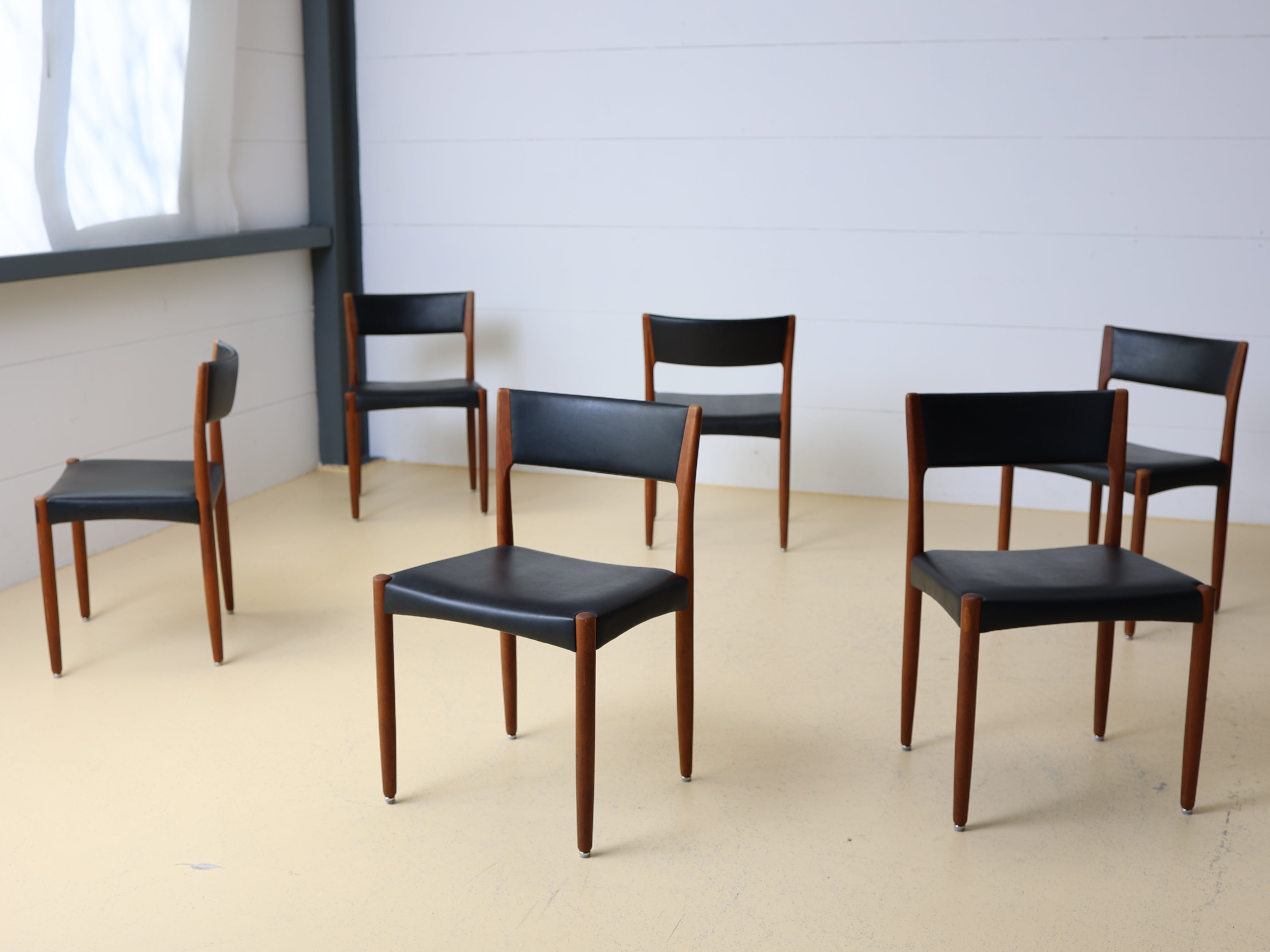Dänische Vintage-Esszimmerstühle von Harry Oste