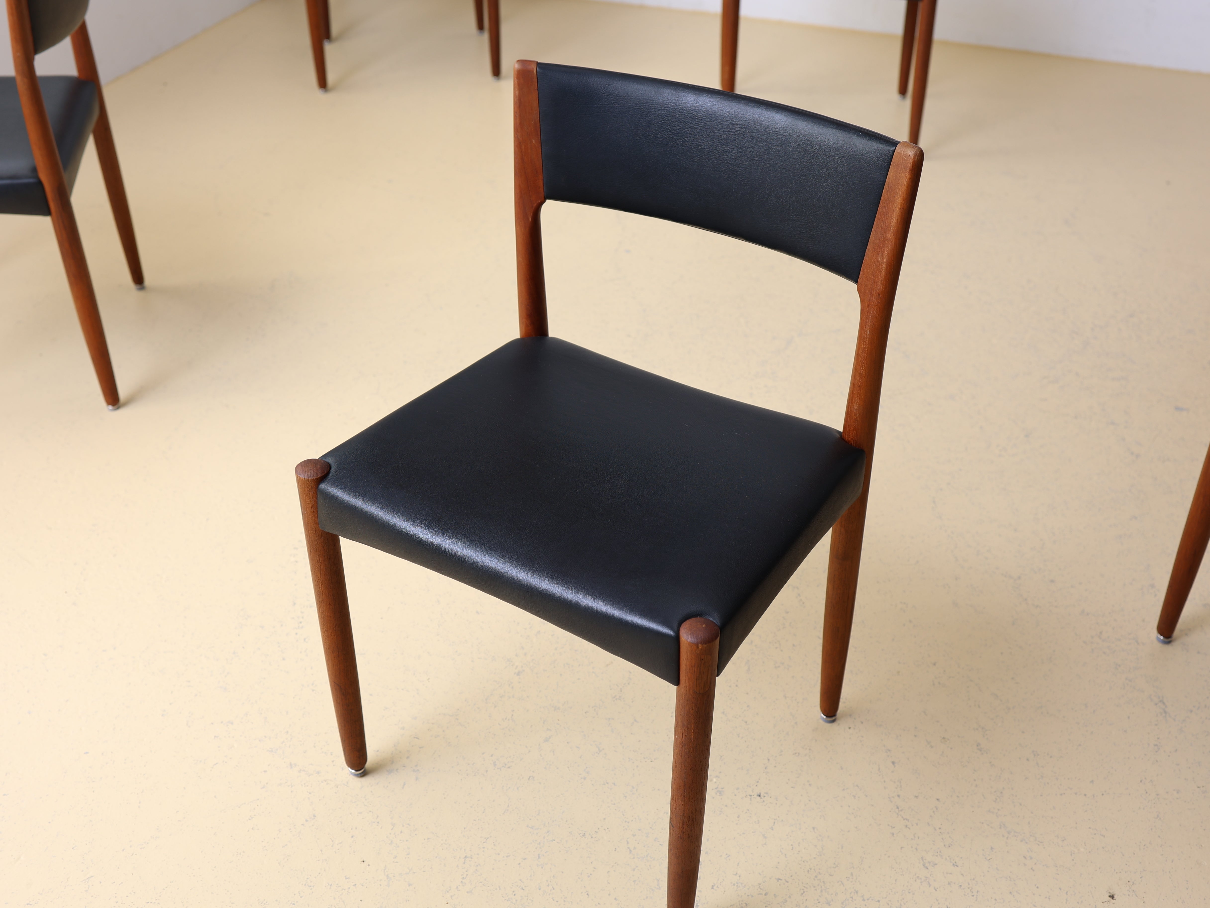 Dänische Vintage-Esszimmerstühle von Harry Oste