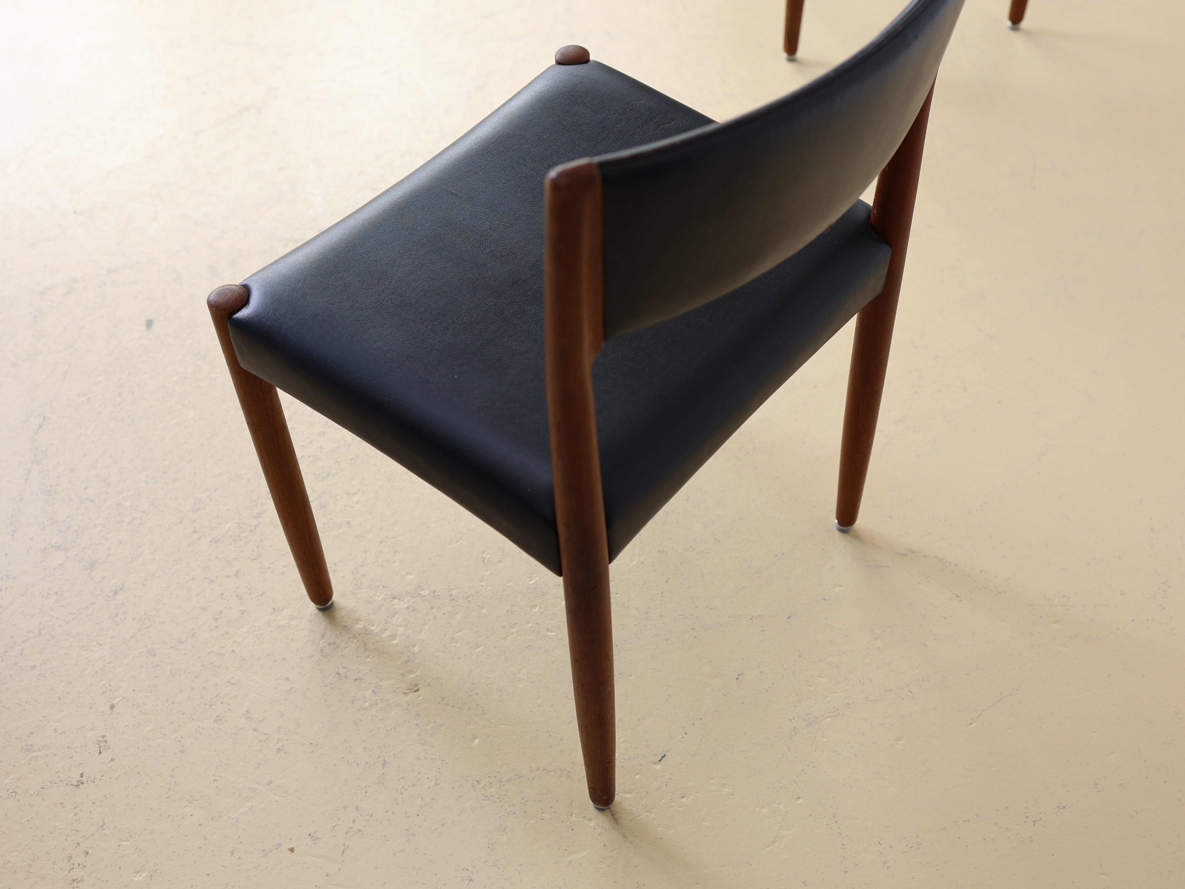 Dänische Vintage-Esszimmerstühle von Harry Oste