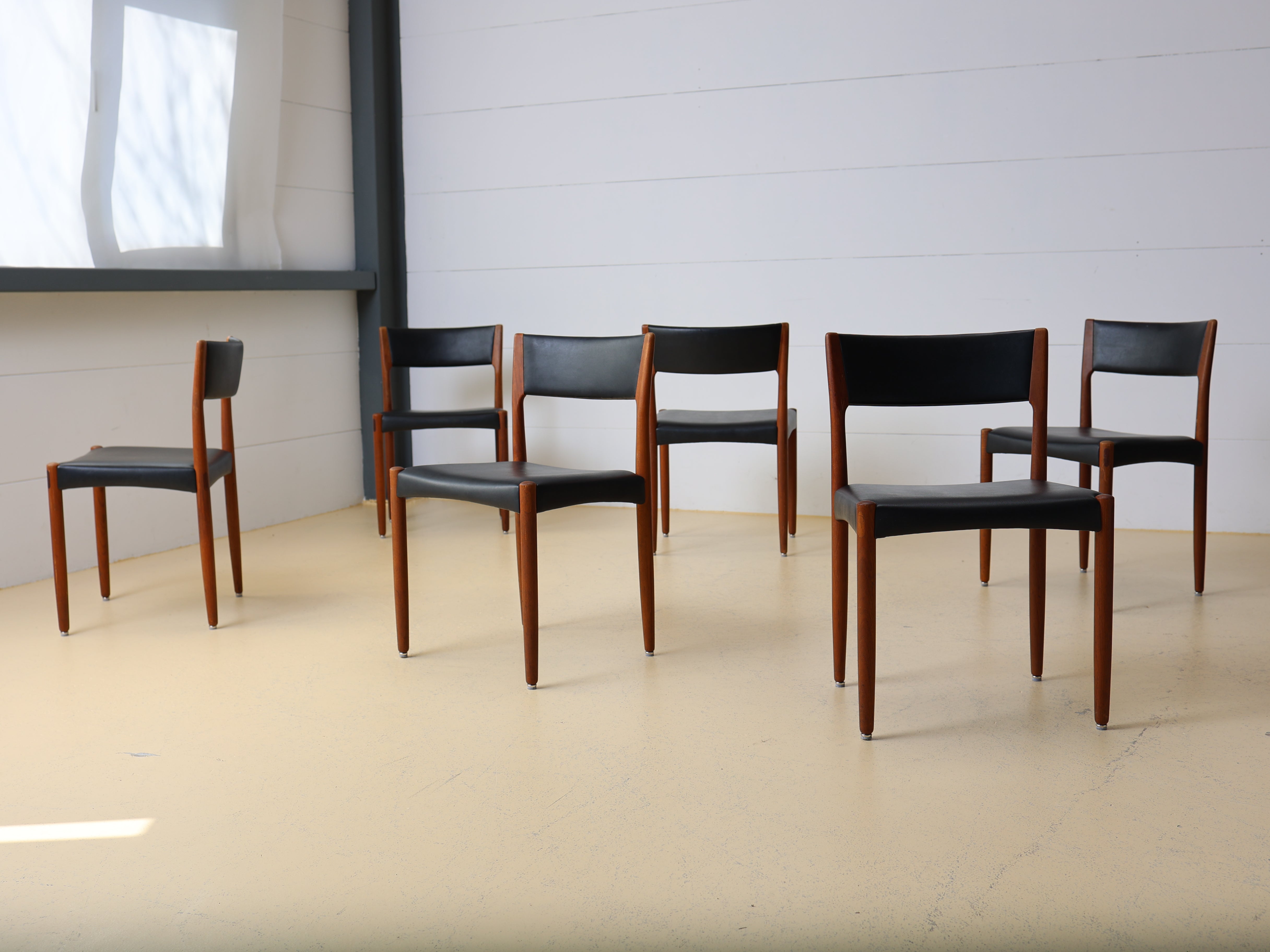 Dänische Vintage-Esszimmerstühle von Harry Oste