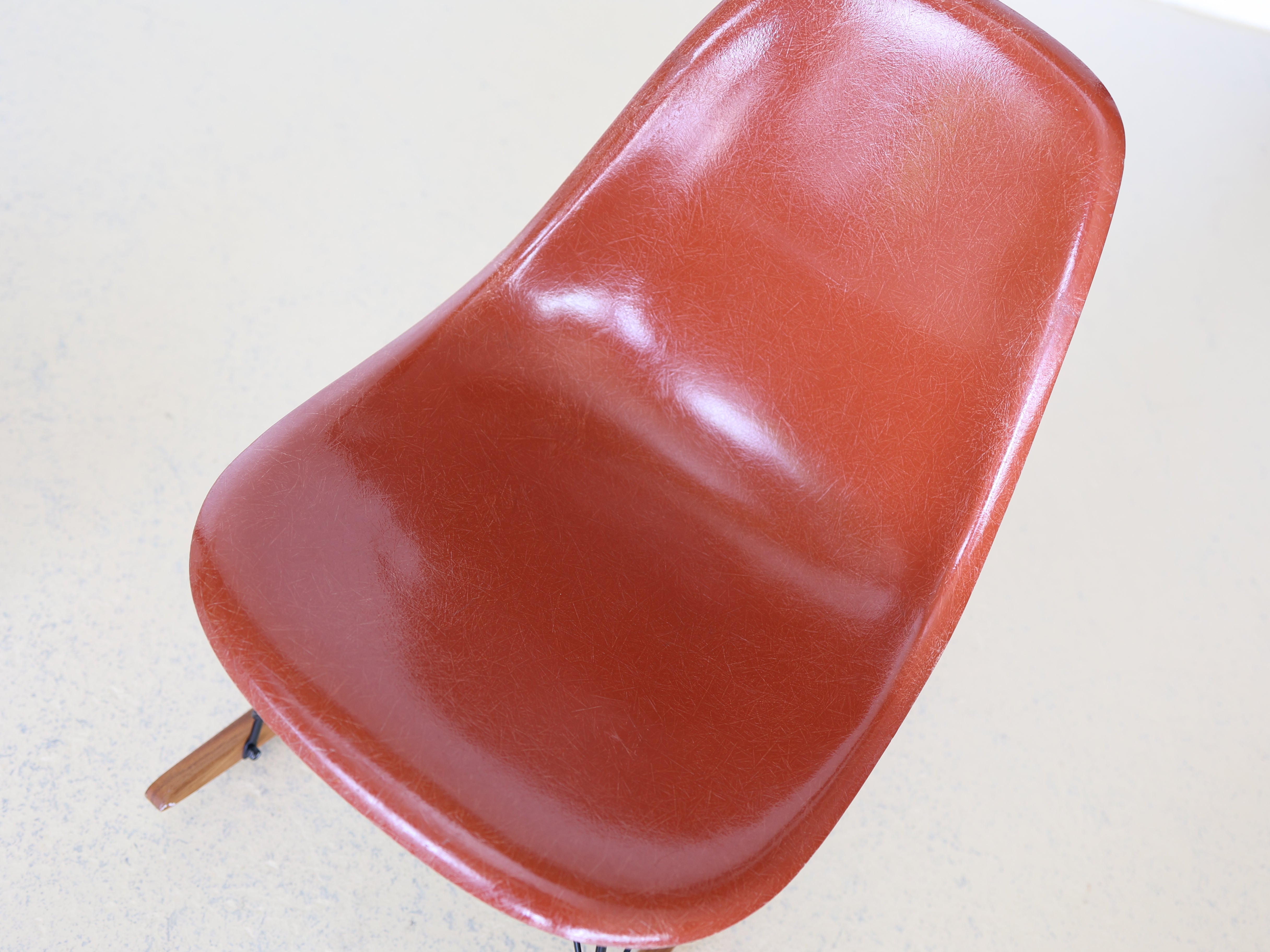 Eames Schaukelstuhl, Hermann Miller