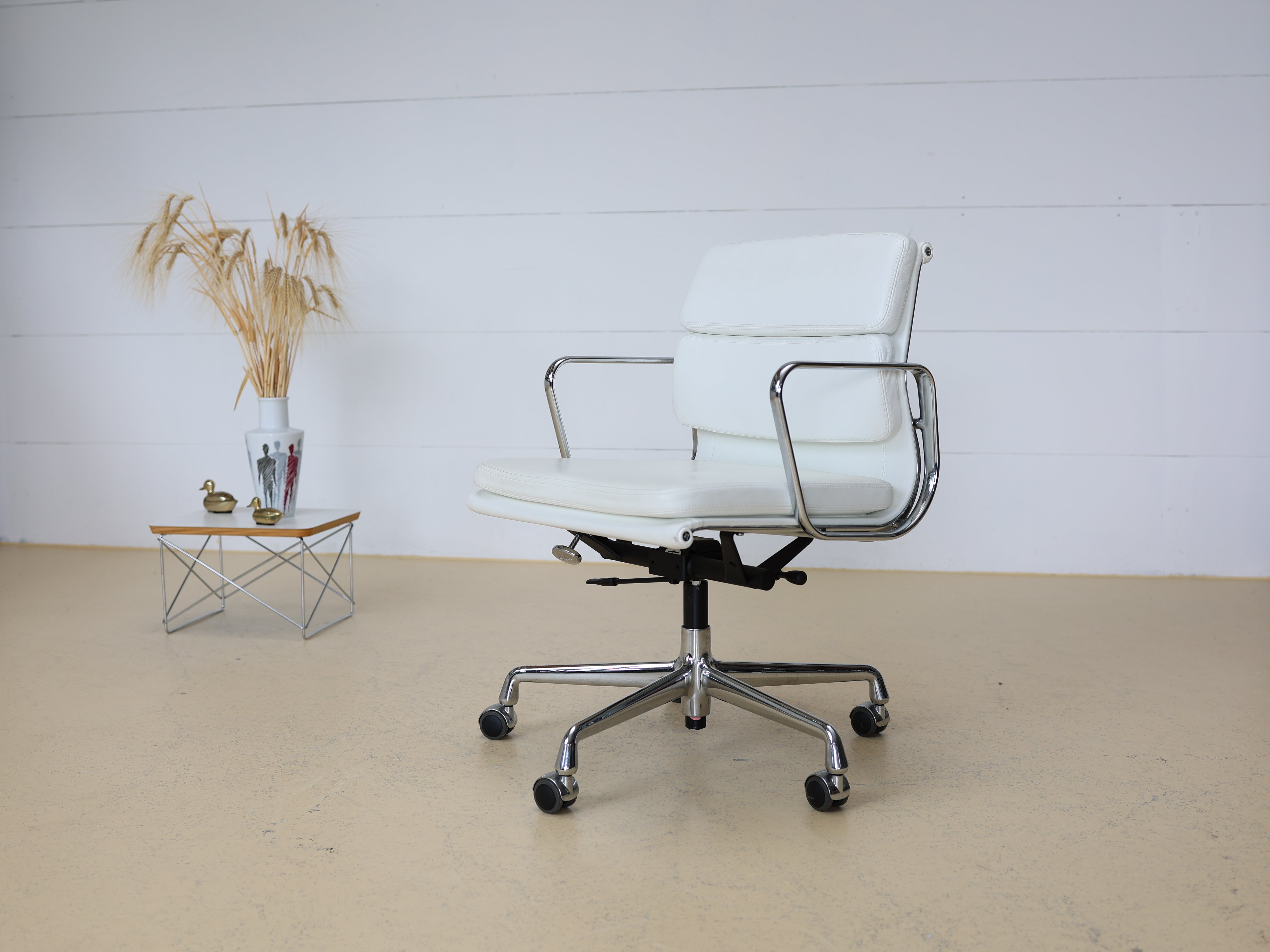 Vitra Eames Soft Pad Bürostuhl, EA 217