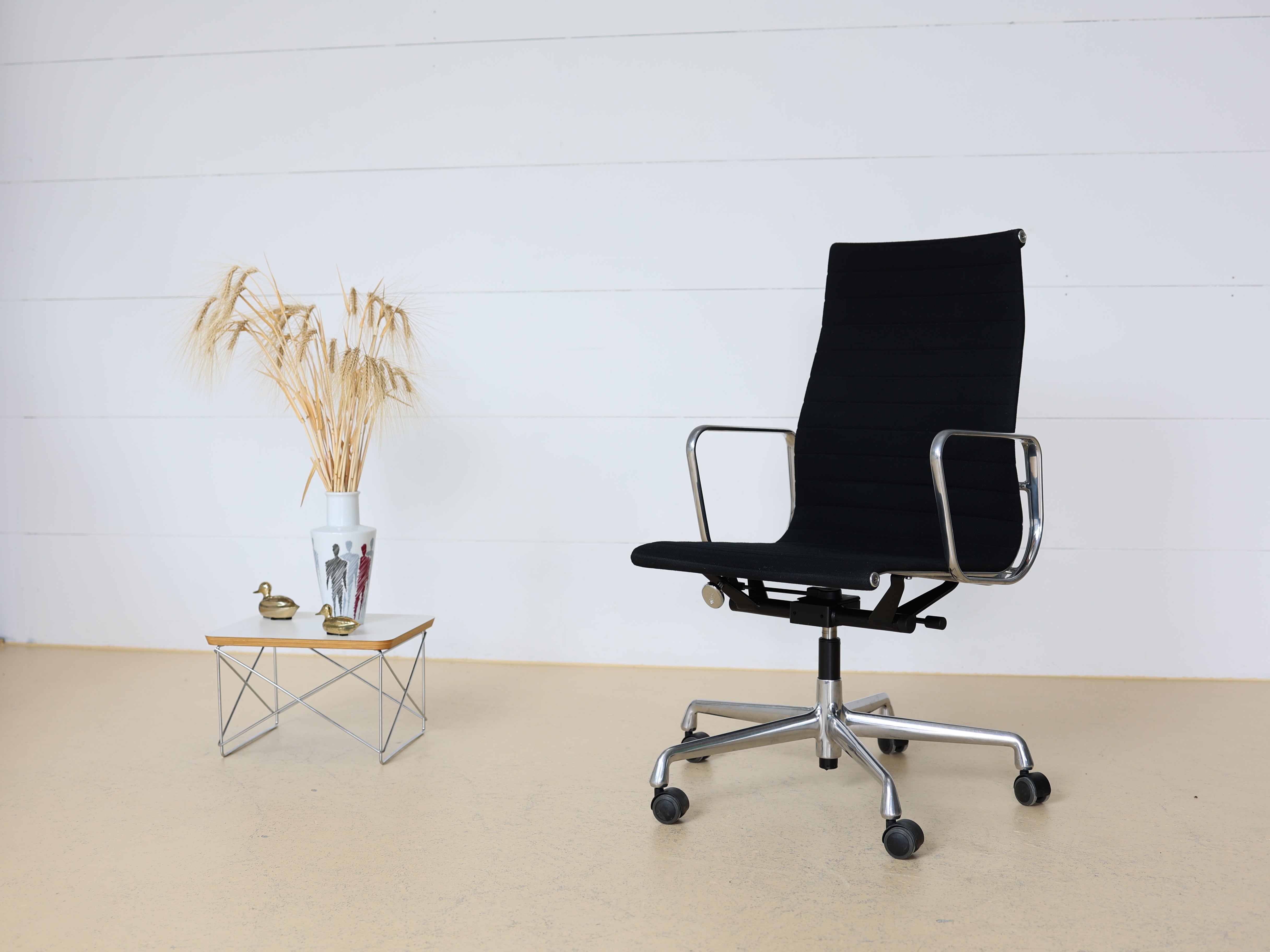 Vitra Eames Bürostühle EA 119