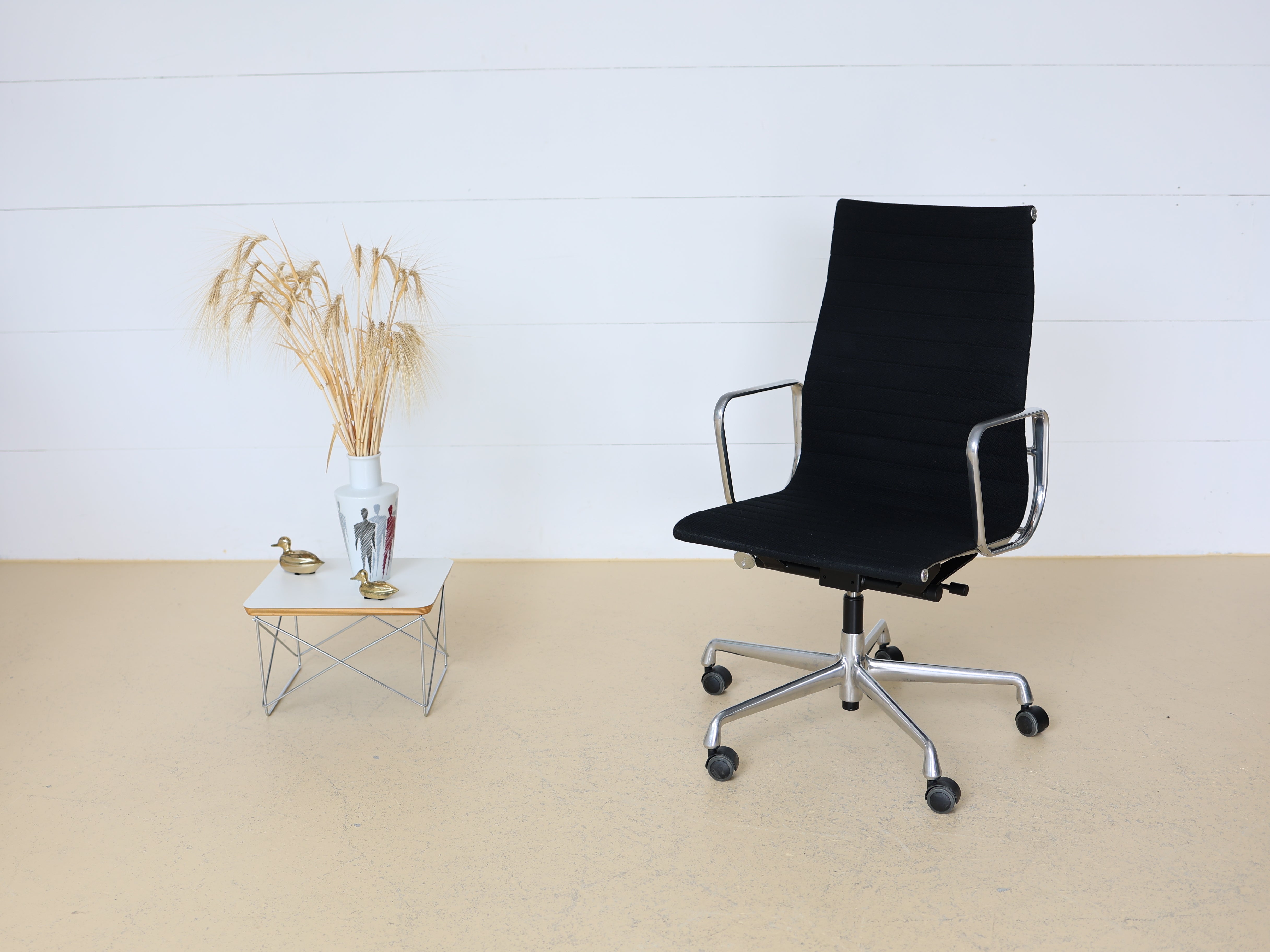 Vitra Eames Bürostühle EA 119