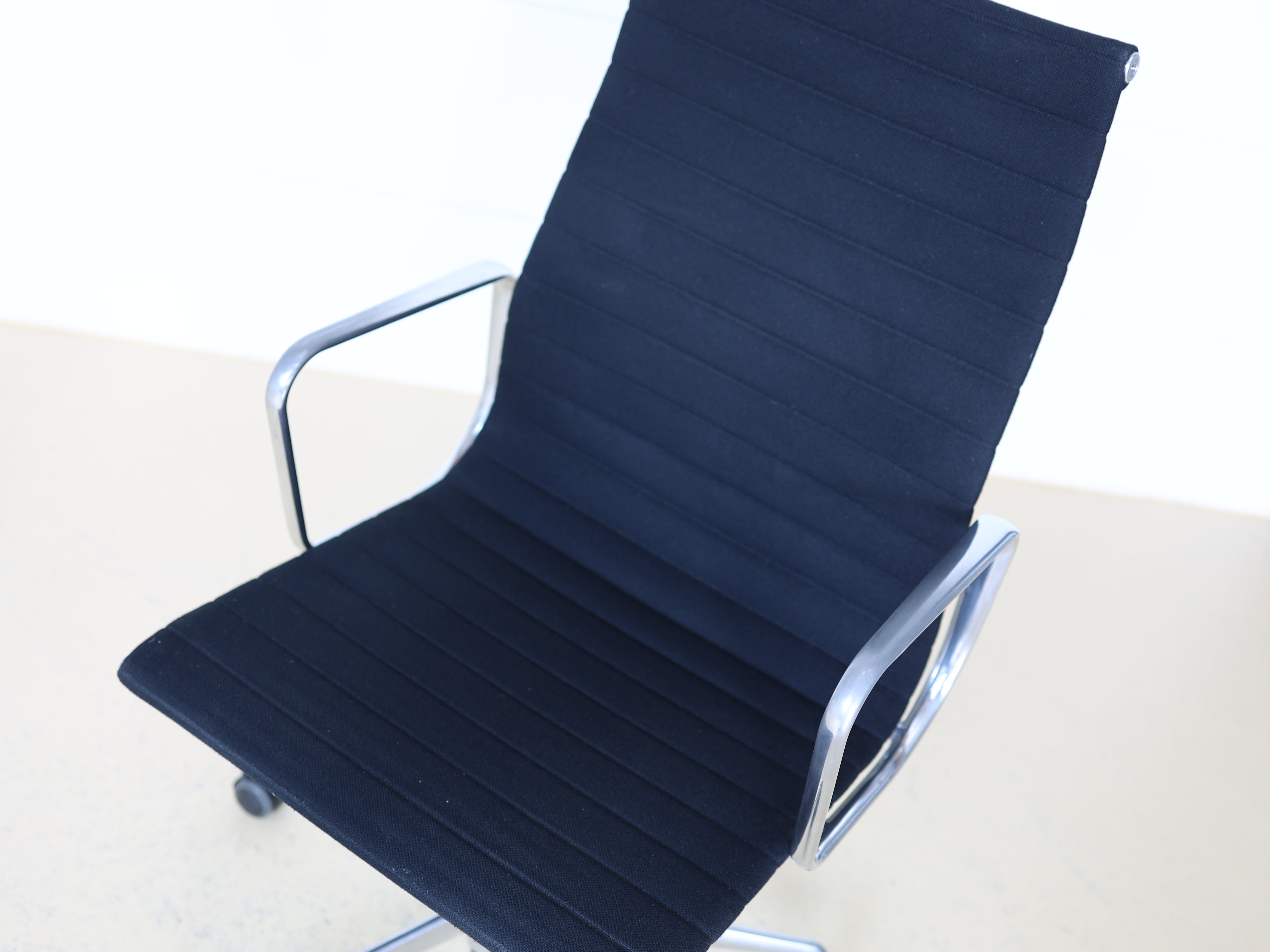 Vitra Eames Bürostühle EA 119