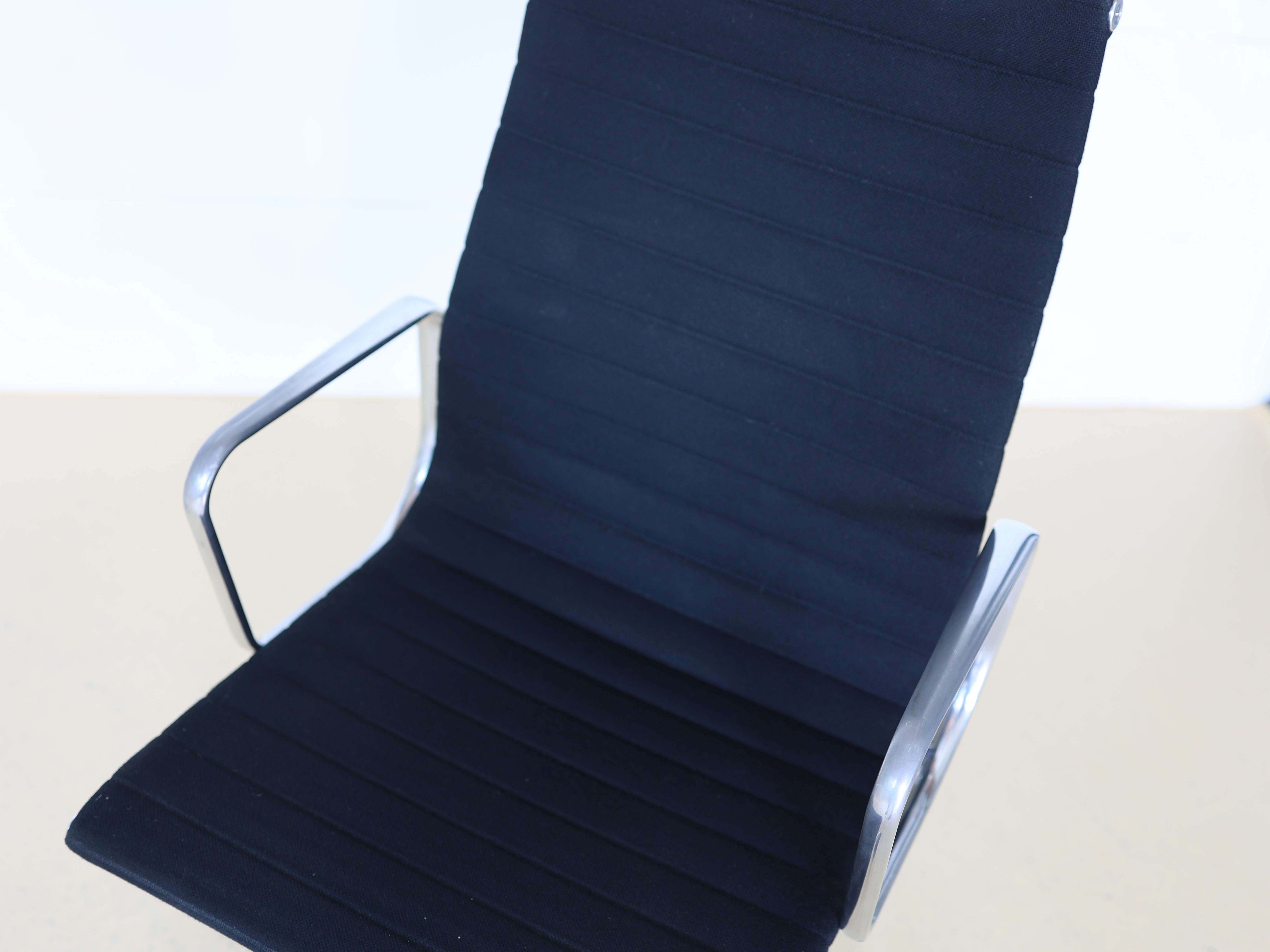 Vitra Eames Bürostühle EA 119