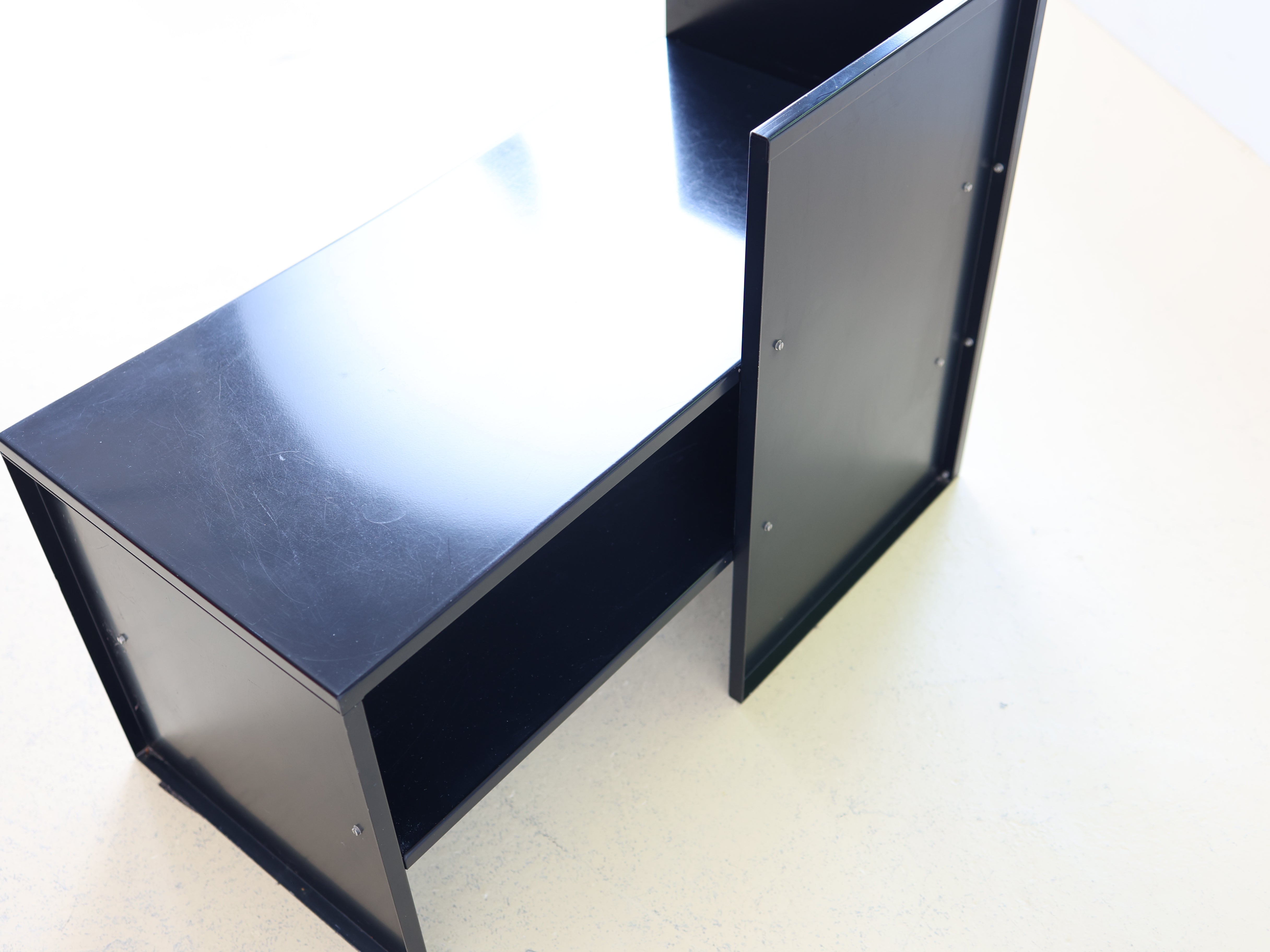 Donald Judd Bench, LEHNI