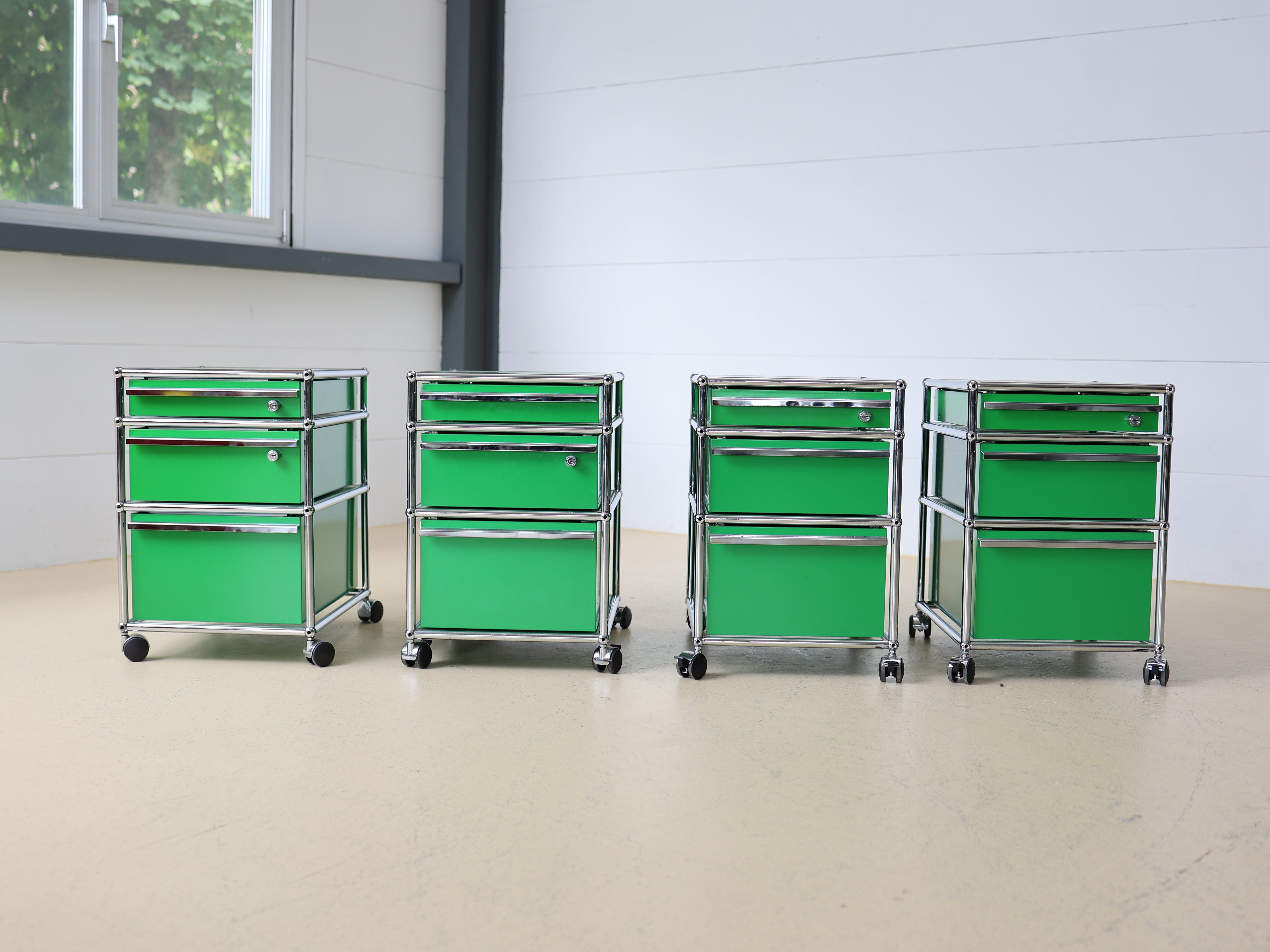 USM Korpus auf Rollen