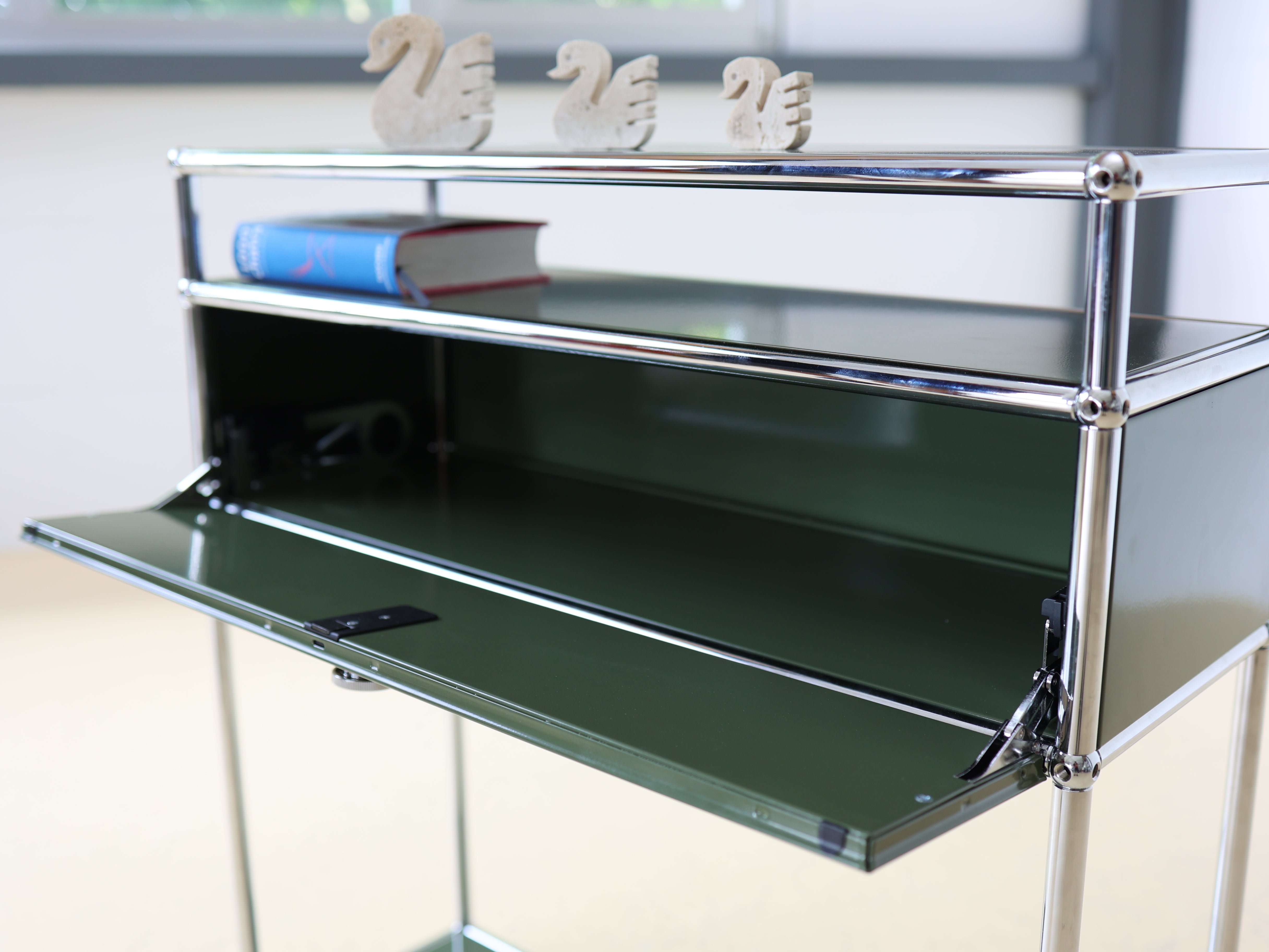 USM Haller Sideboard Olivgrün