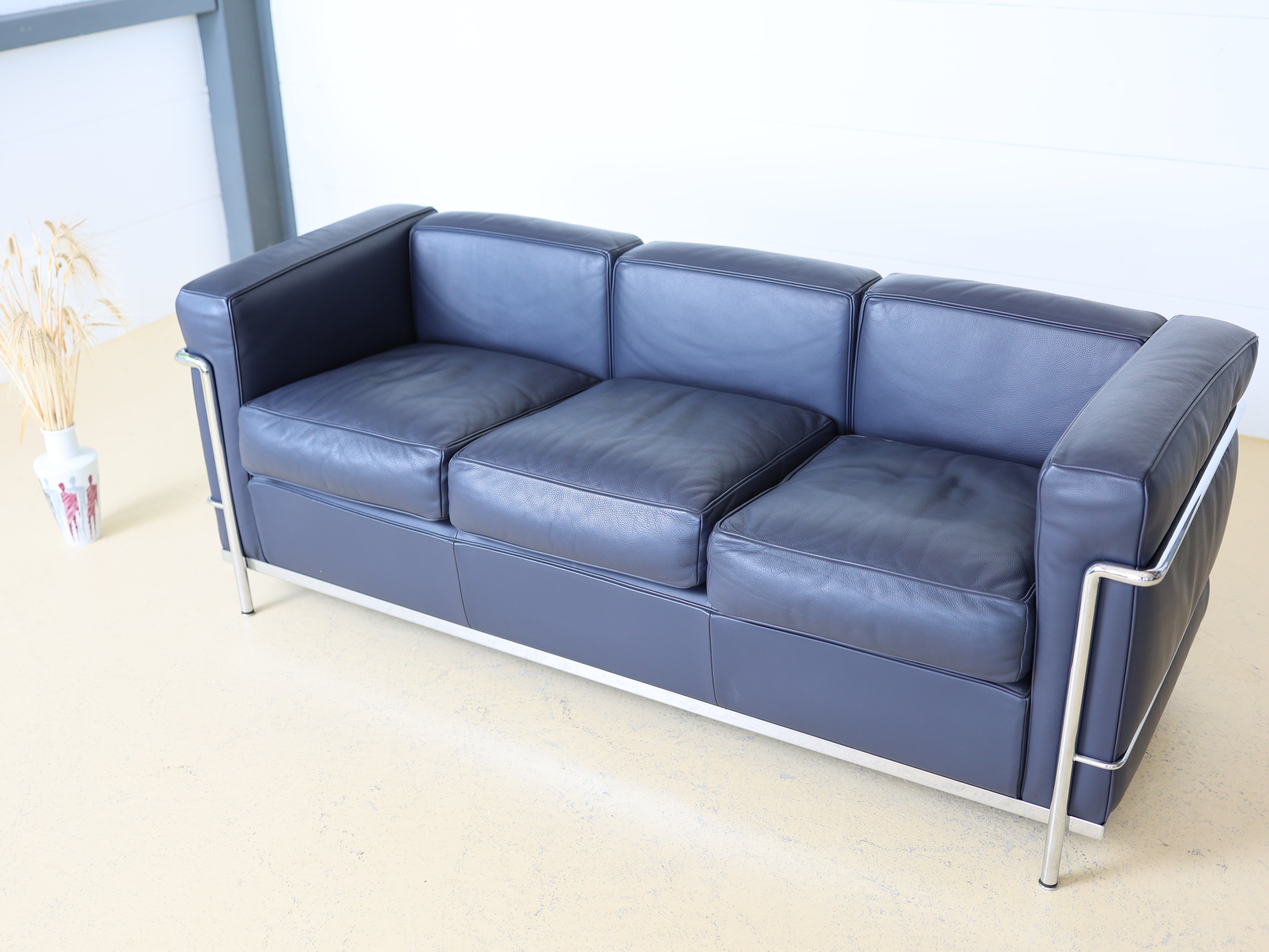 Le Corbusier Sofa LC2 von Cassina - Dunkelblau
