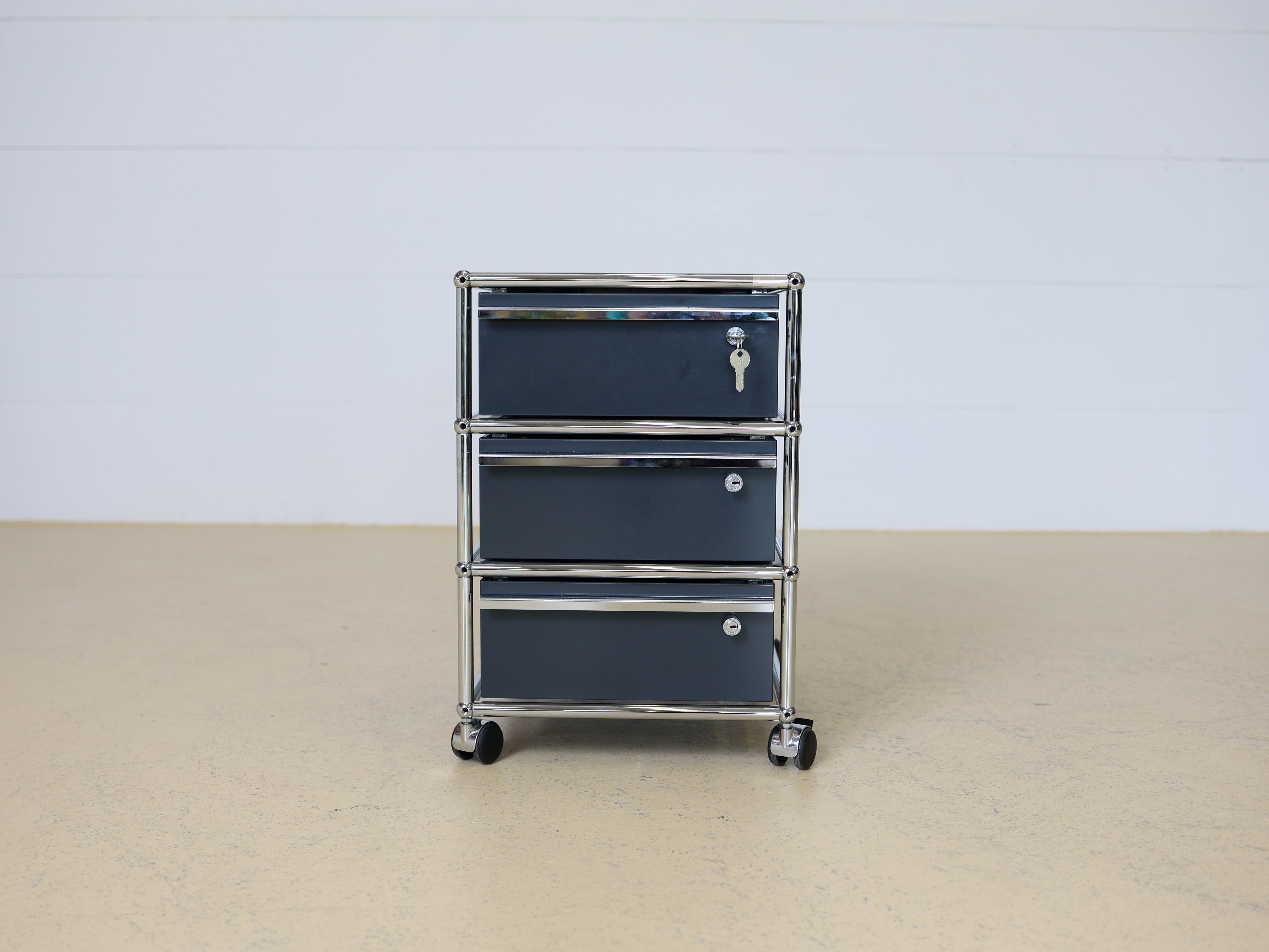 USM Haller Container mit Rollen Anthrazitgrau 3