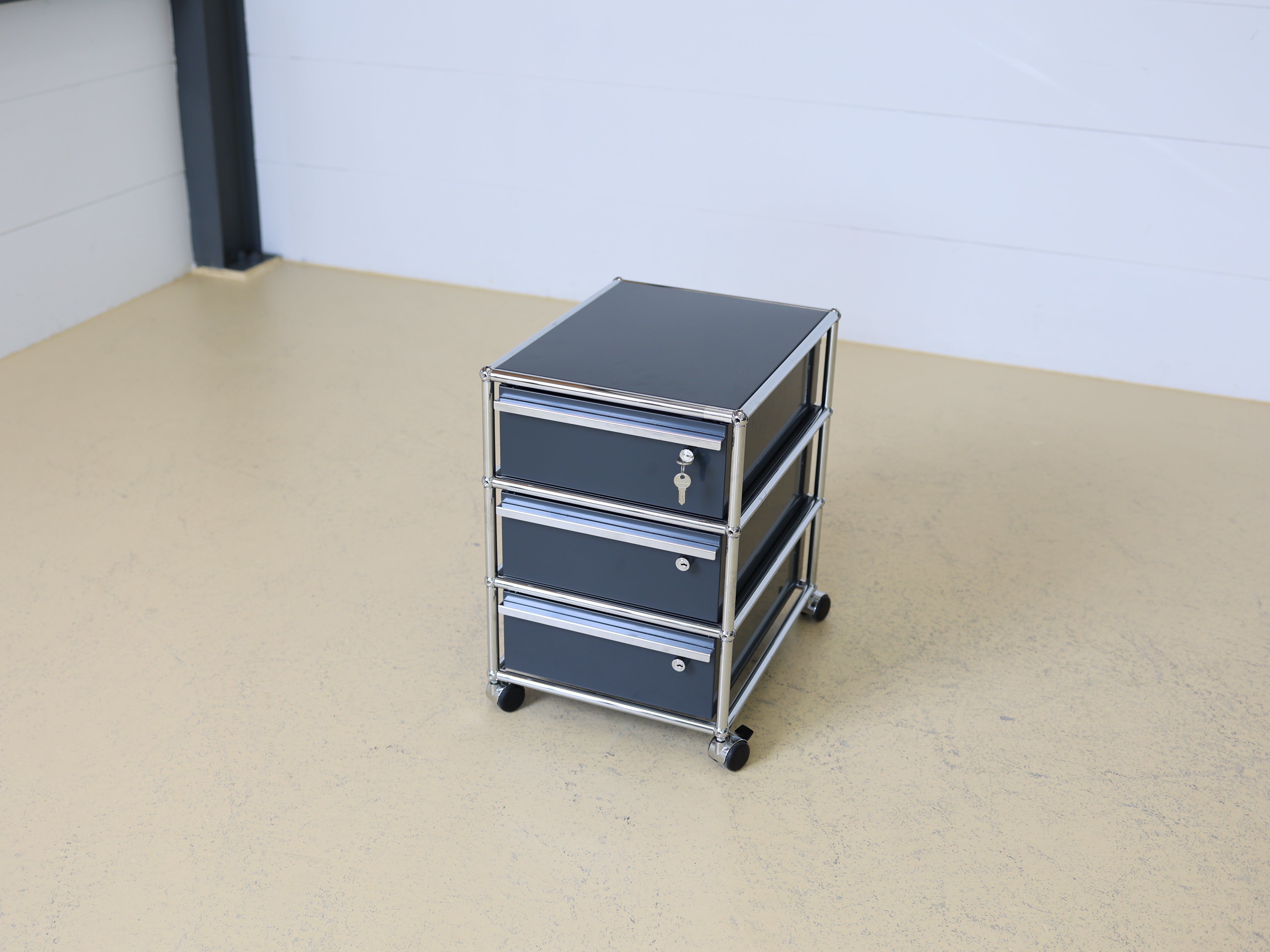 USM Haller Container mit Rollen Anthrazitgrau 4