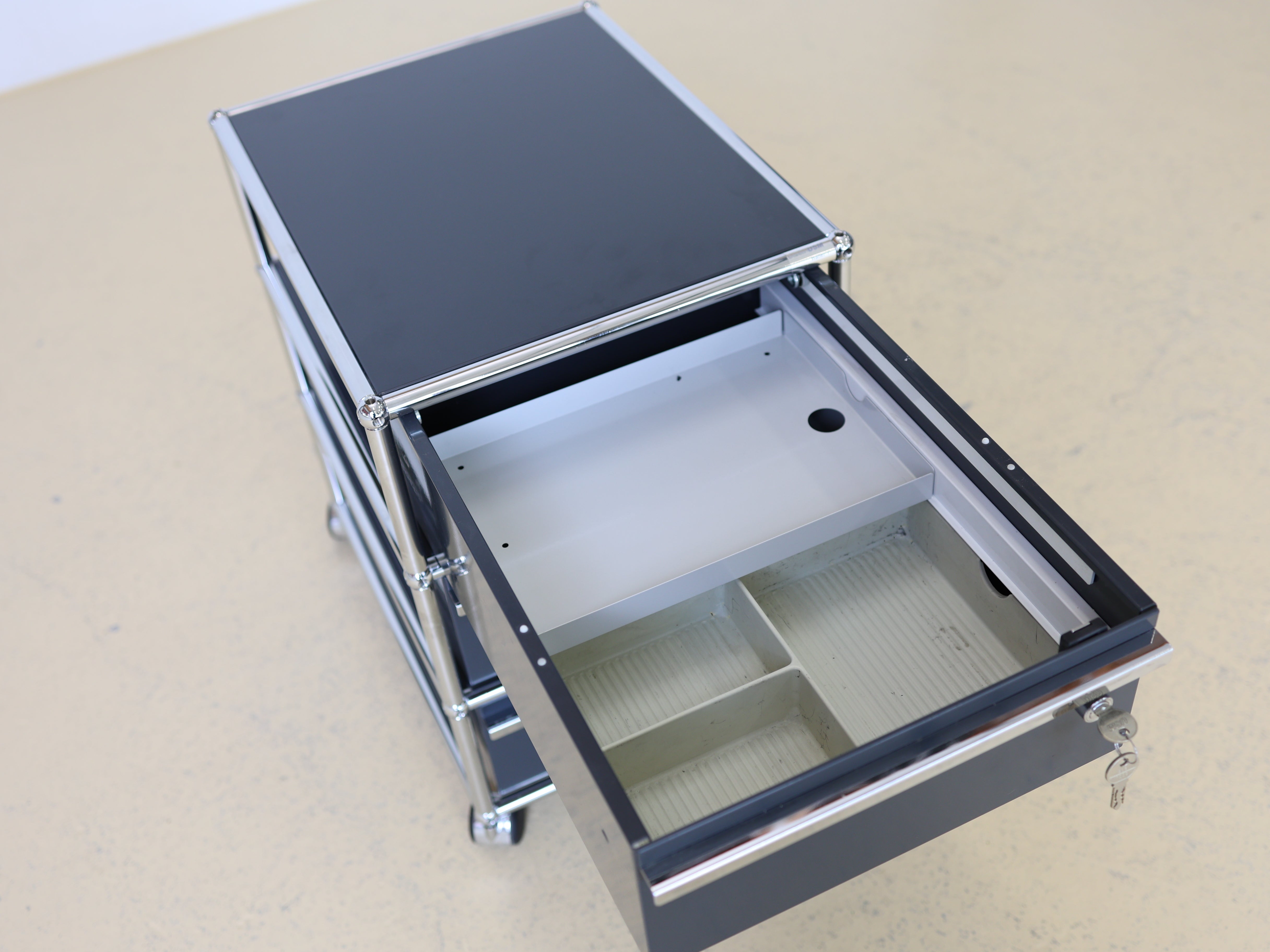 USM Haller Container mit Rollen Anthrazitgrau 7